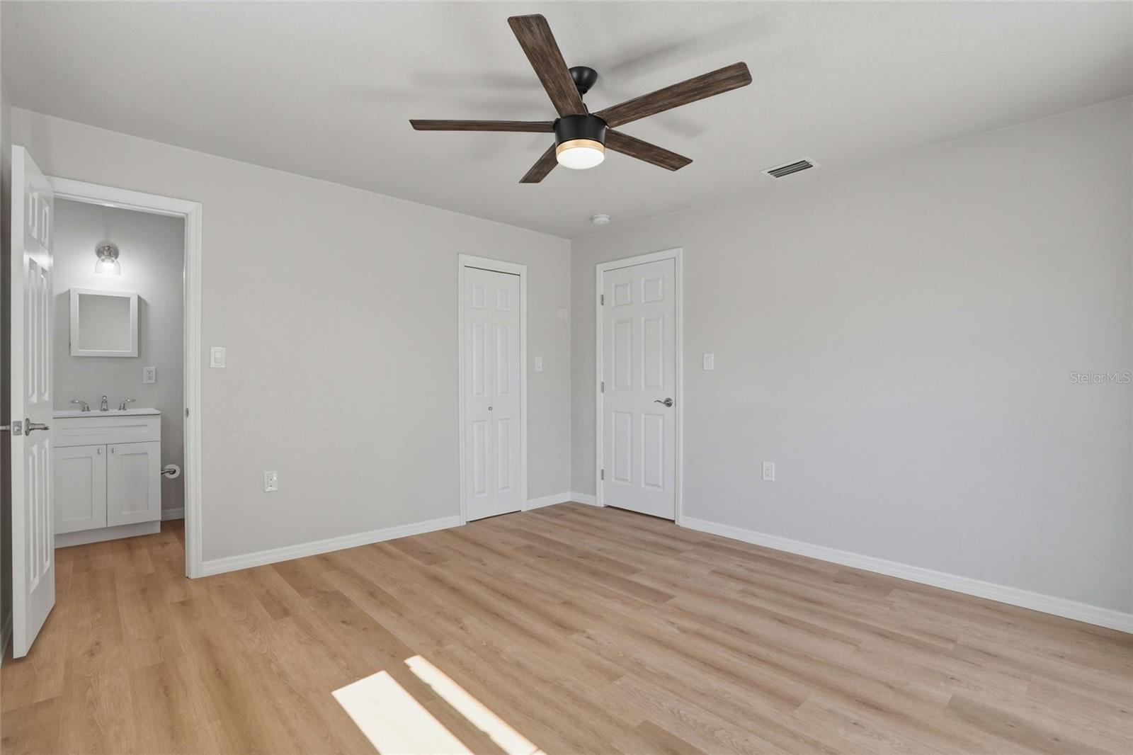 Image 18 of 34 For 4511 Helena Street Ne