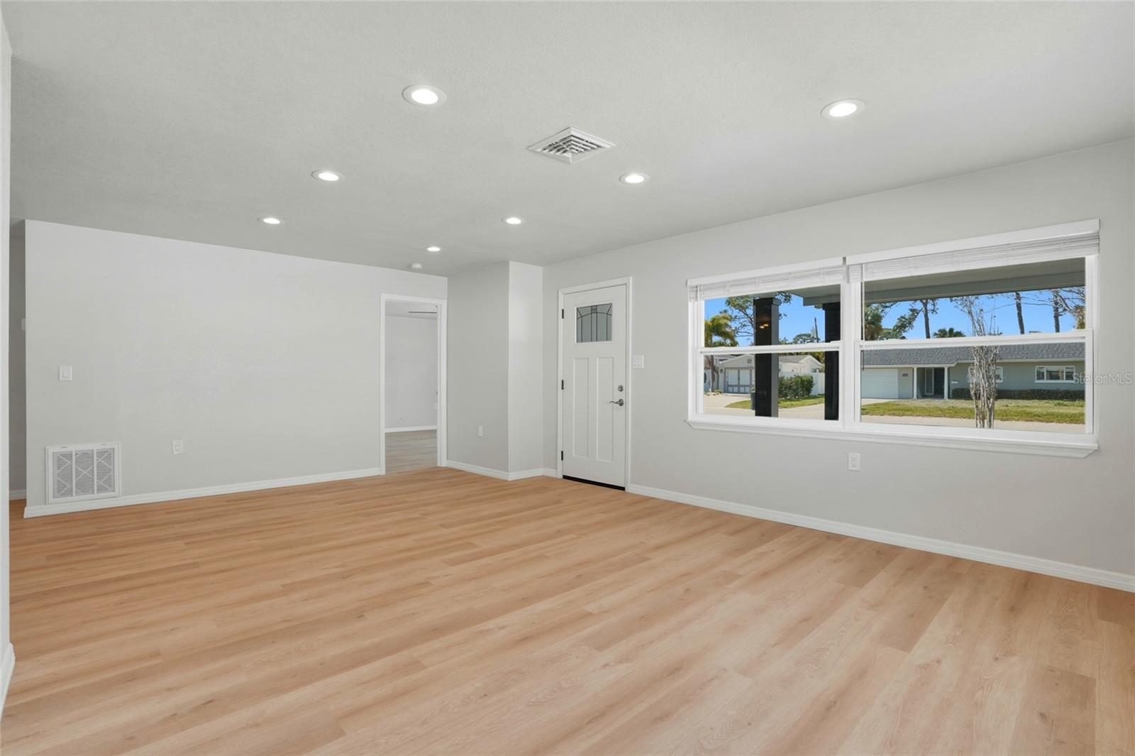 Image 6 of 34 For 4511 Helena Street Ne