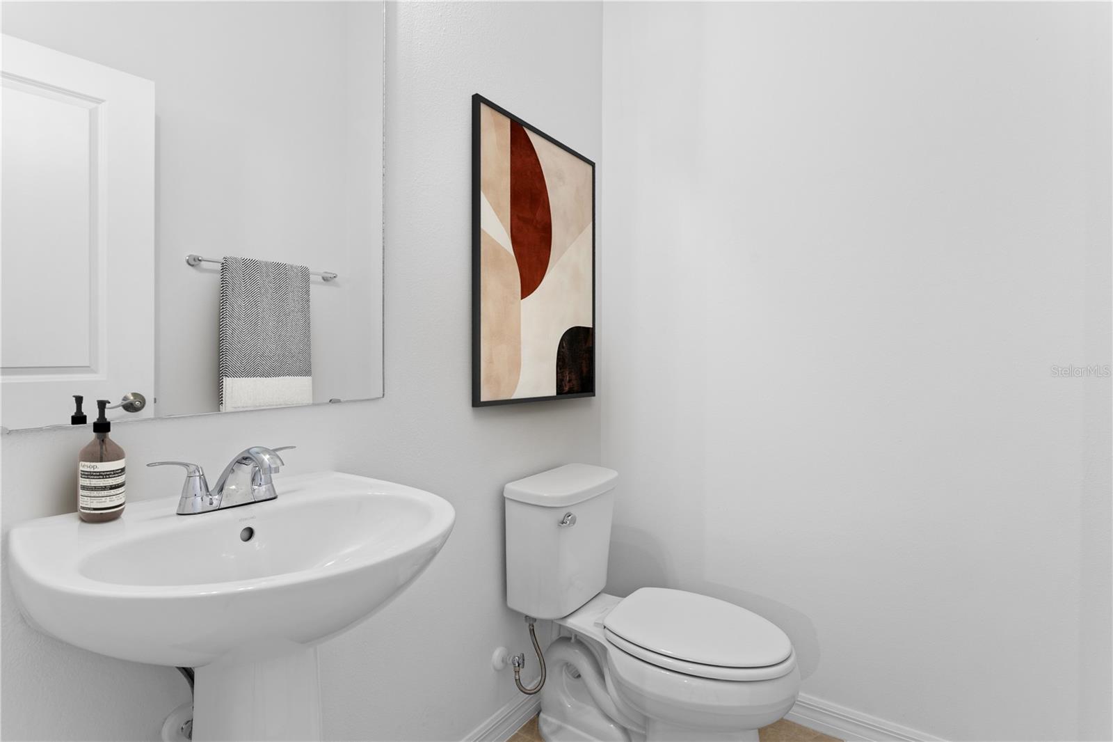 Listing photo id 3 for 9906 Tate Lane