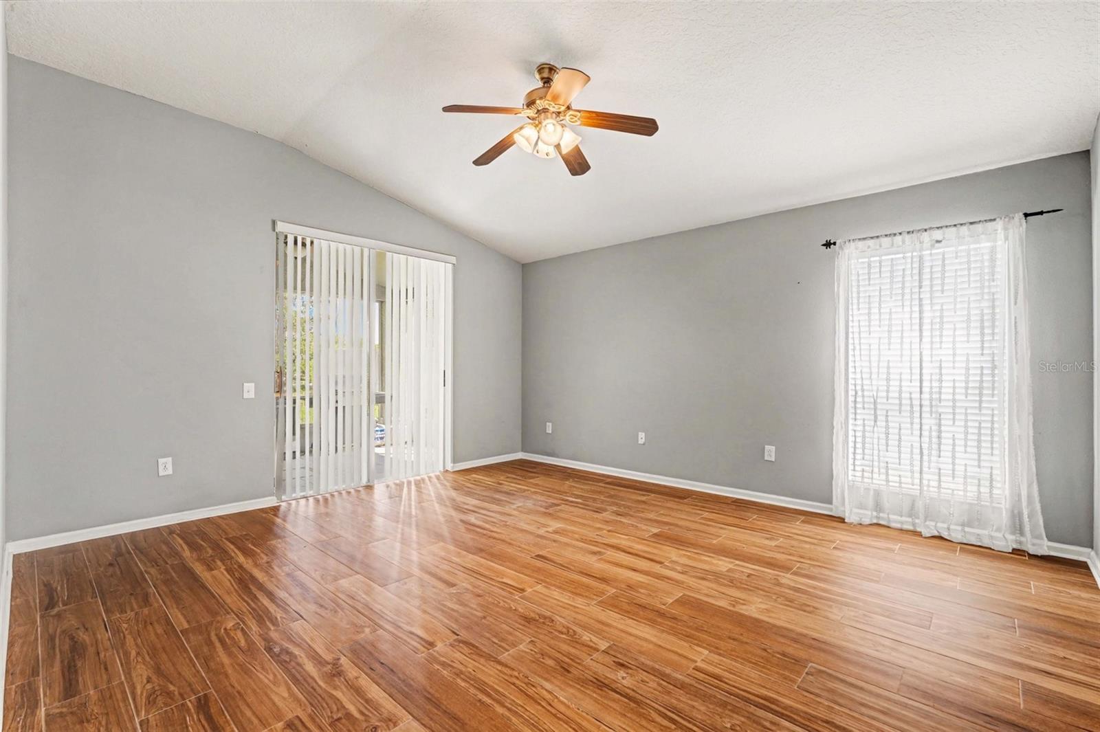 Image 19 of 41 For 20835 Riverforest Drive