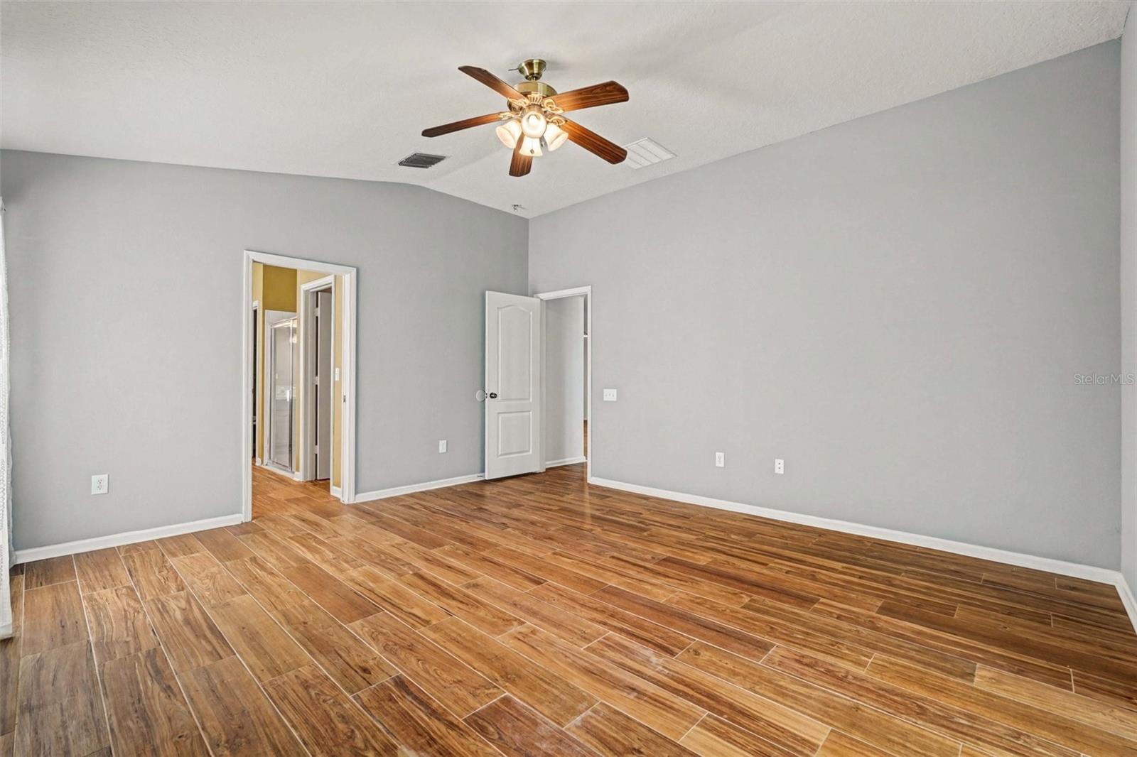 Image 21 of 41 For 20835 Riverforest Drive