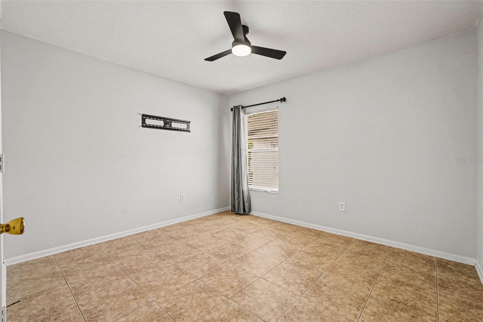 Image 25 of 41 For 20835 Riverforest Drive