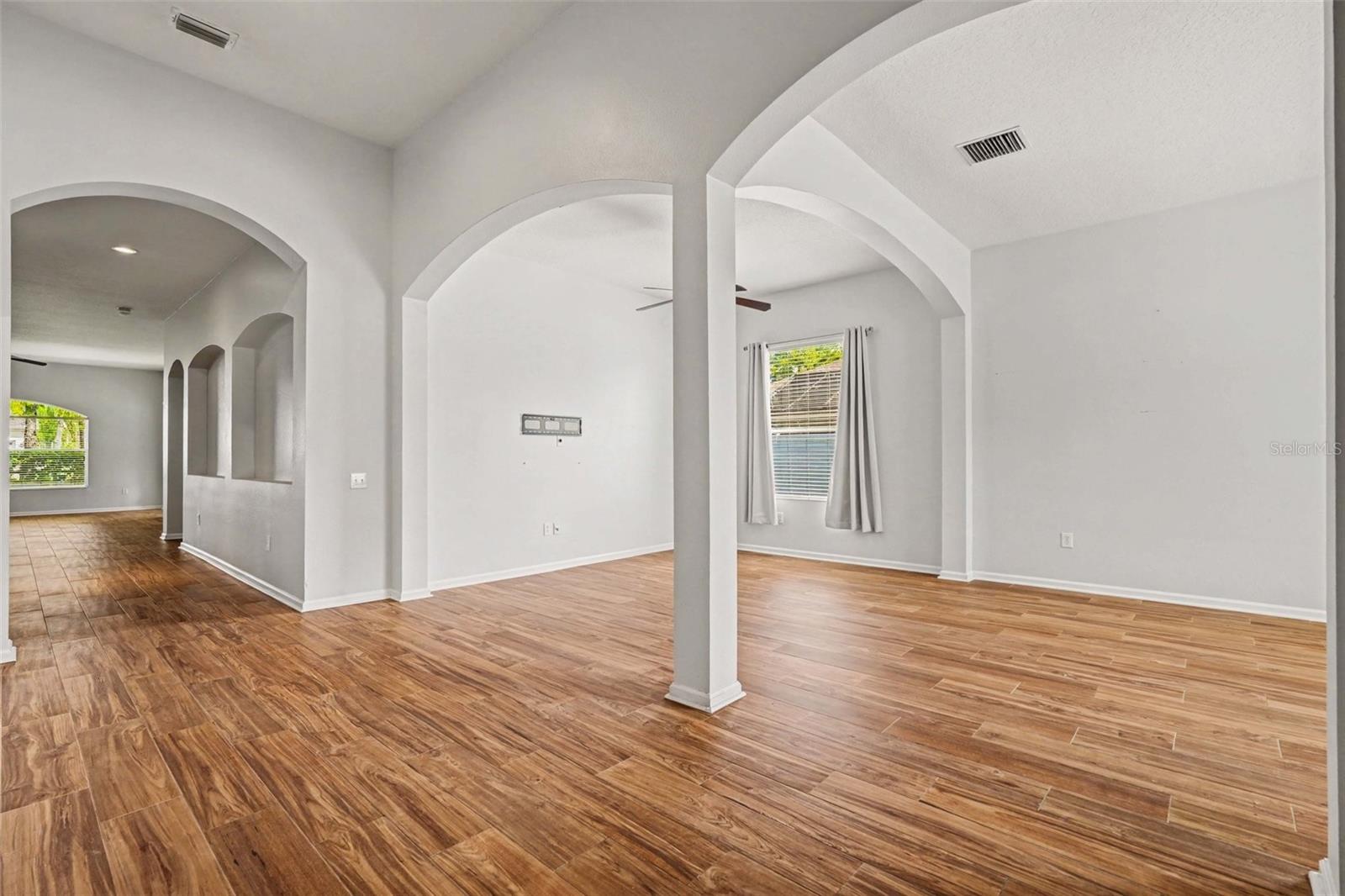 Image 4 of 41 For 20835 Riverforest Drive