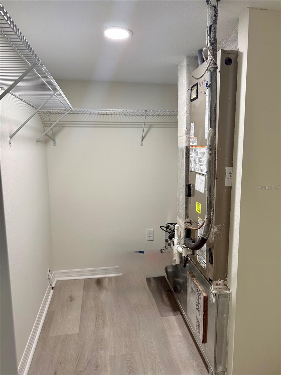 Image 23 of 70 For 337 Rex Place B