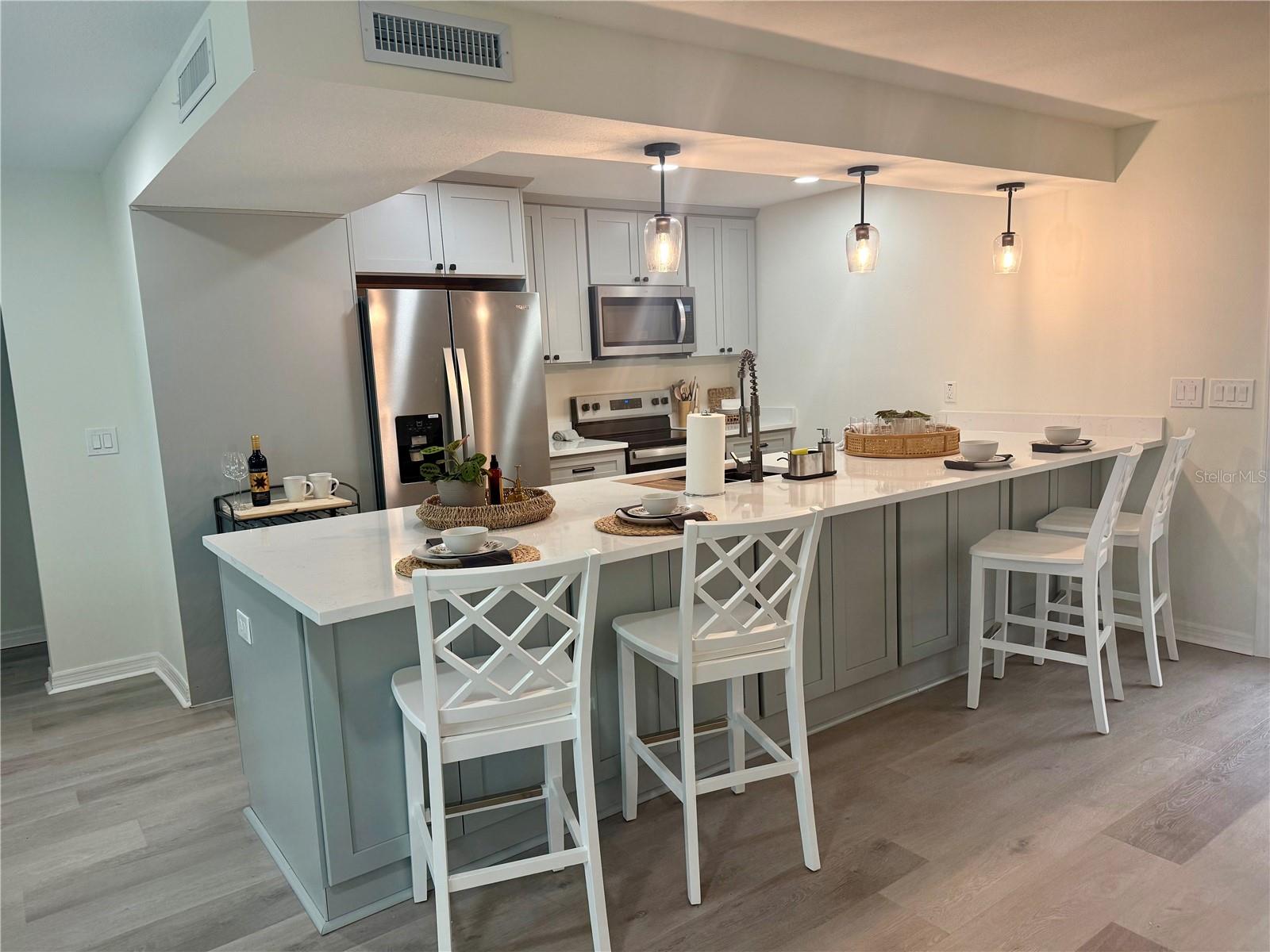 Image 3 of 70 For 337 Rex Place B