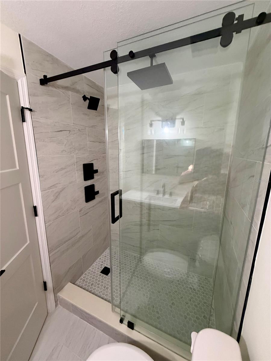 Image 31 of 70 For 337 Rex Place B