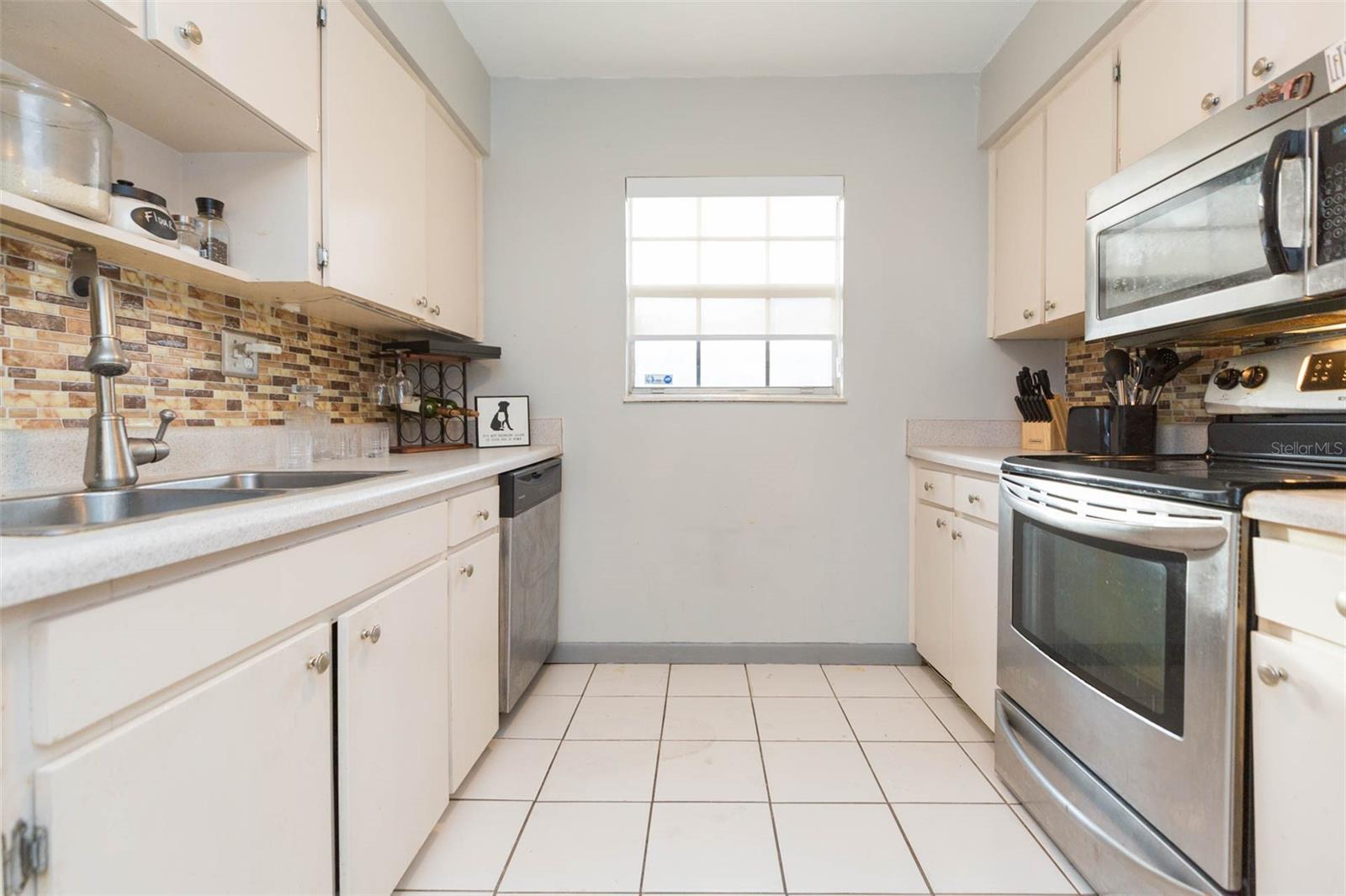 Image 10 of 22 For 14472 Reuter Strasse Cir  408