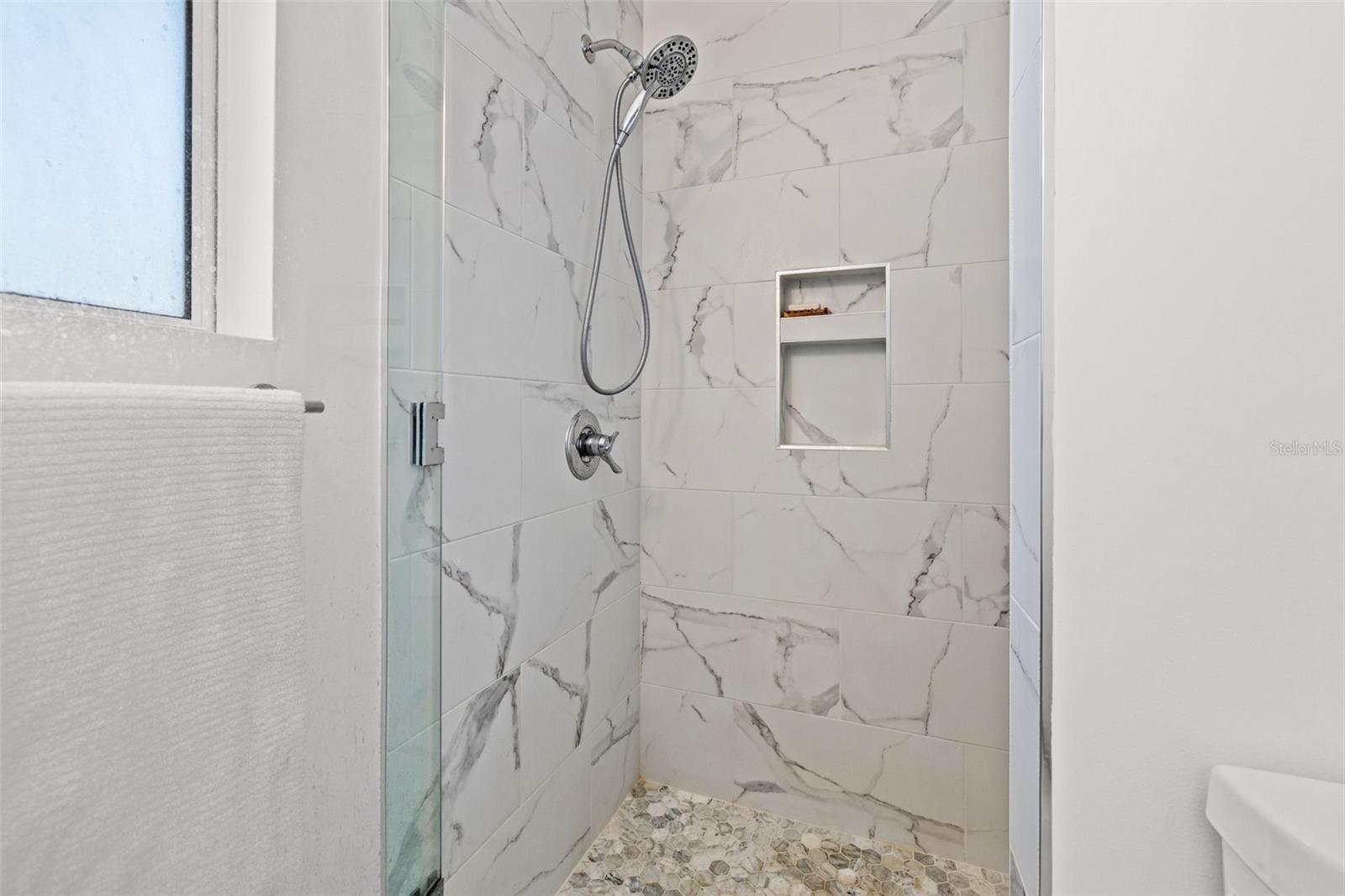 Image 21 of 33 For 2747 3rd Avenue N