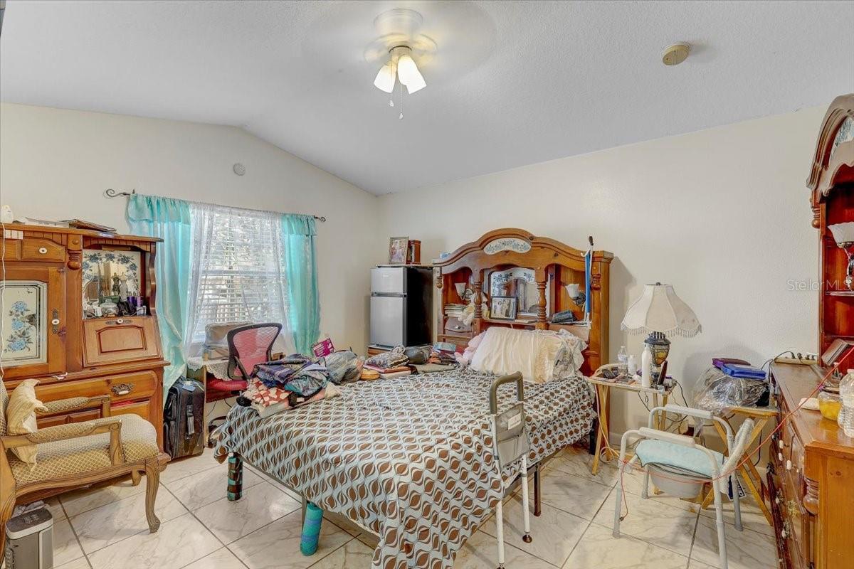 Listing photo id 11 for 7412 33rd Avenue S