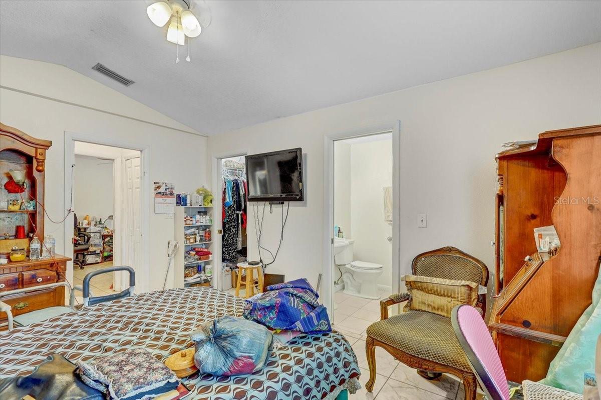 Listing photo id 12 for 7412 33rd Avenue S