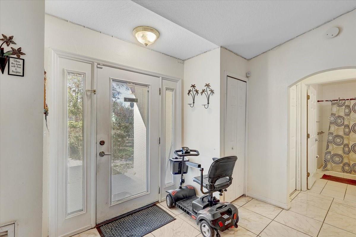 Listing photo id 1 for 7412 33rd Avenue S