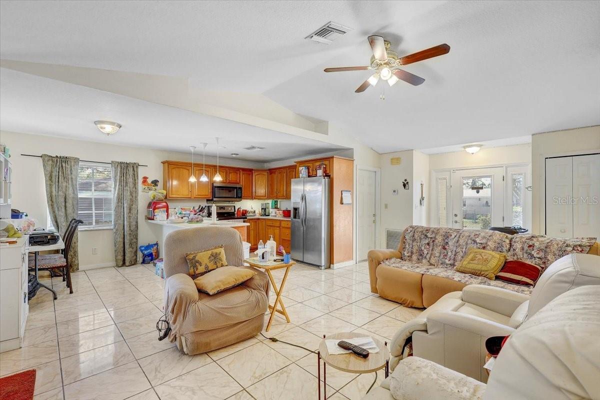 Listing photo id 4 for 7412 33rd Avenue S