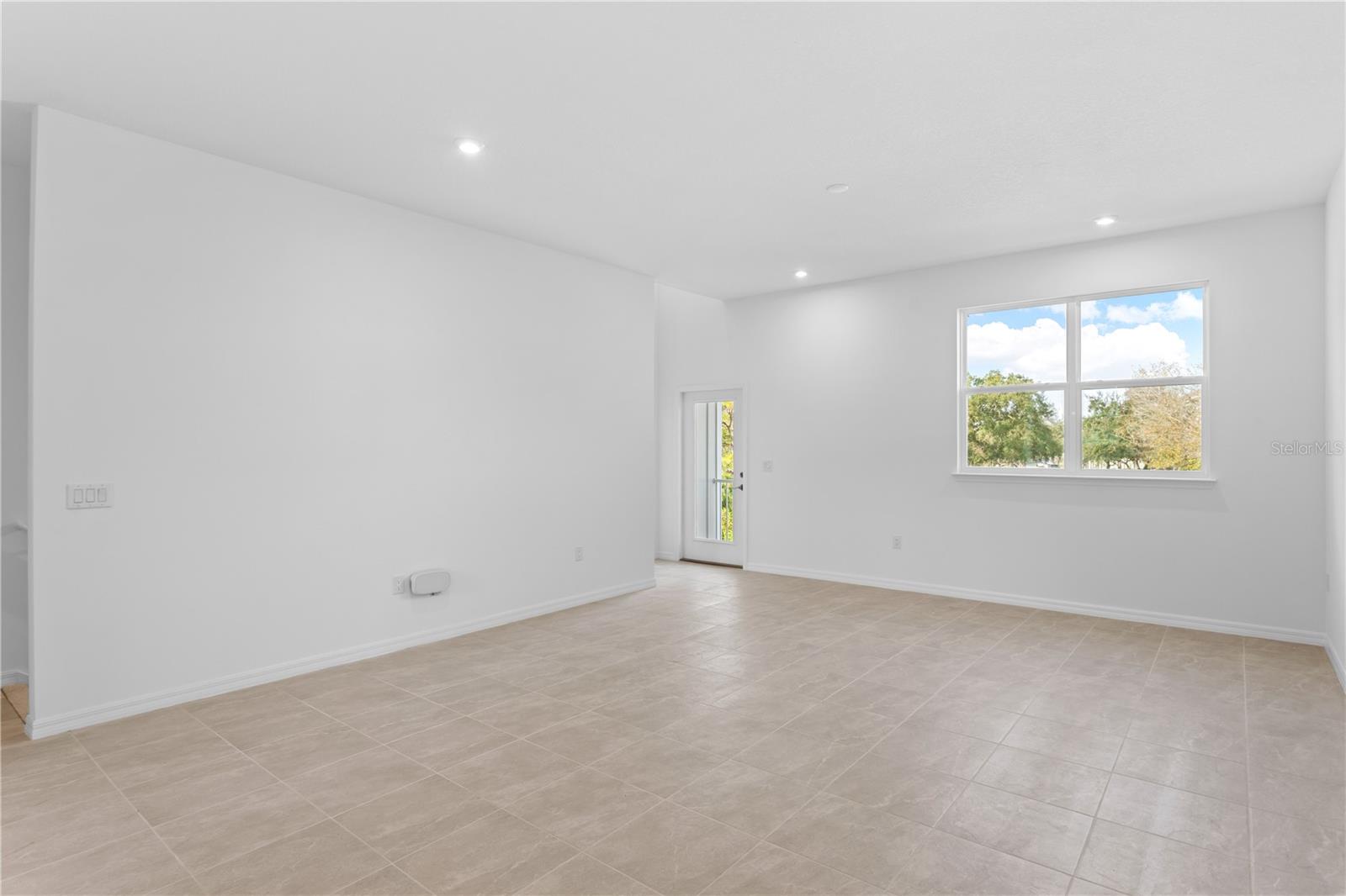 Listing photo id 11 for 9912 Tate Lane