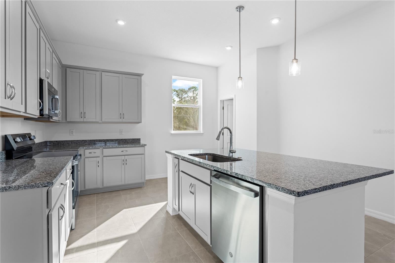 Listing photo id 17 for 9912 Tate Lane