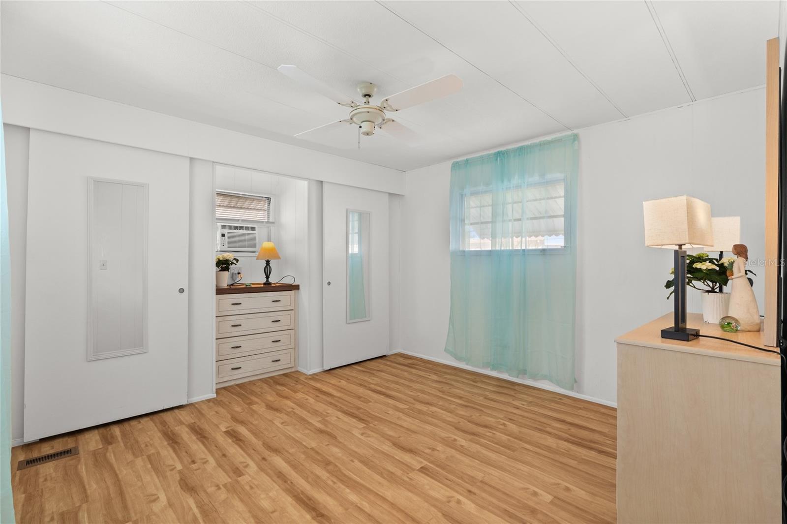 Image 11 of 26 For 1012 50th Ave Plaza W