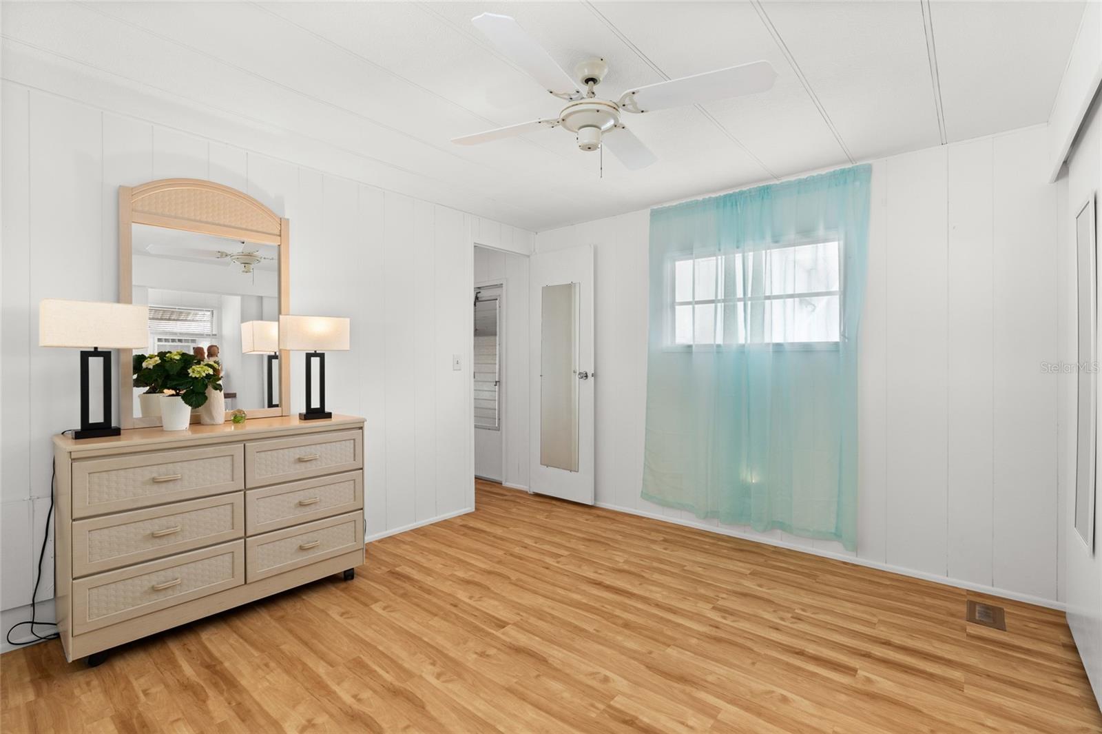 Image 14 of 26 For 1012 50th Ave Plaza W