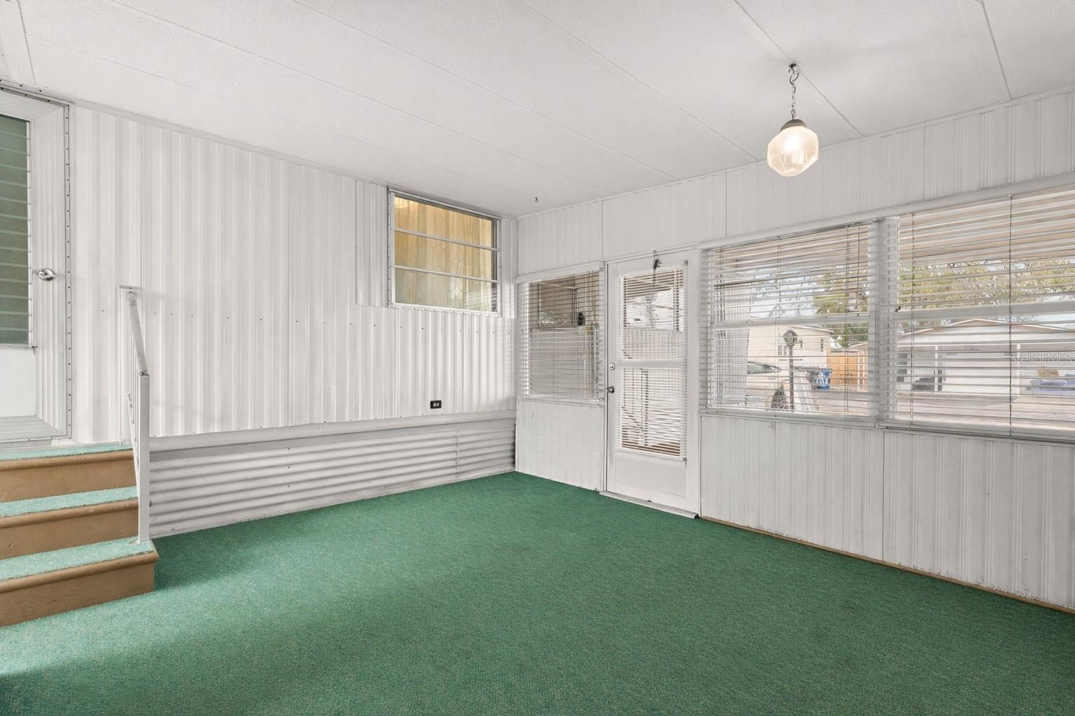 Image 17 of 26 For 1012 50th Ave Plaza W