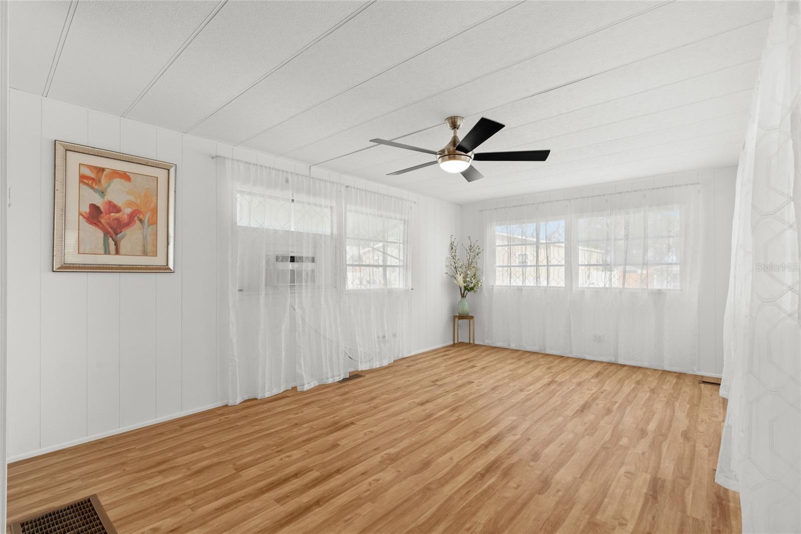 Image 4 of 26 For 1012 50th Ave Plaza W