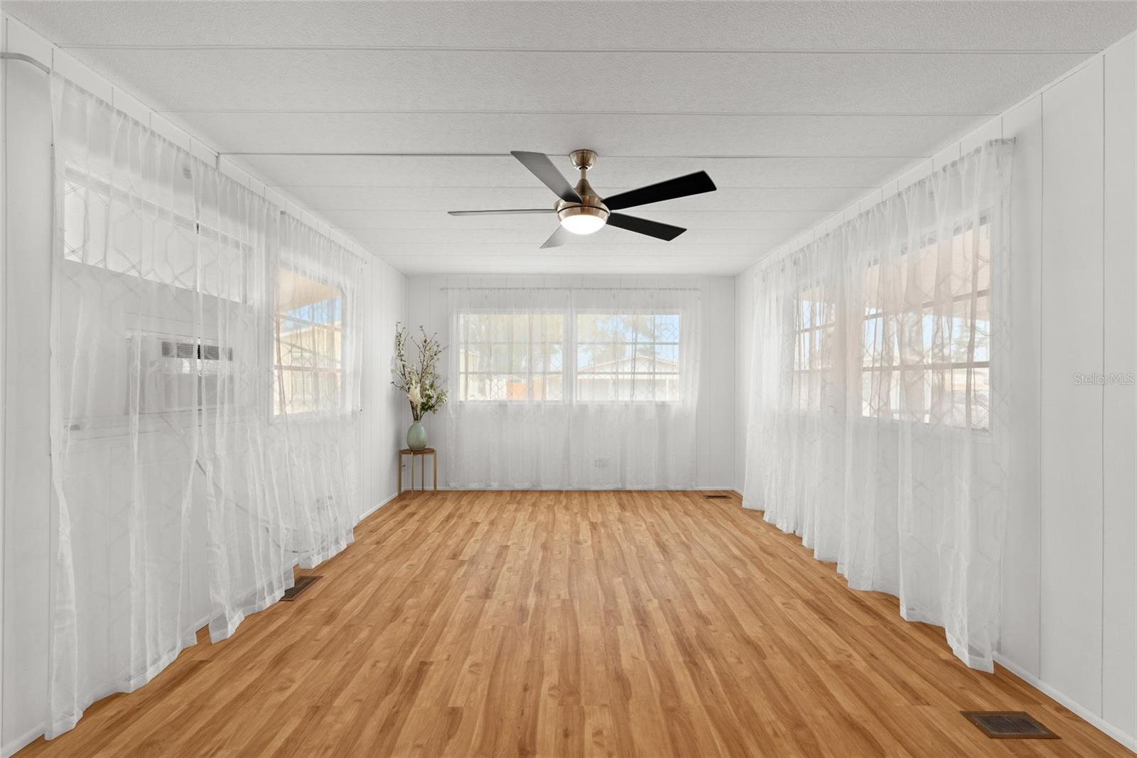 Image 5 of 26 For 1012 50th Ave Plaza W