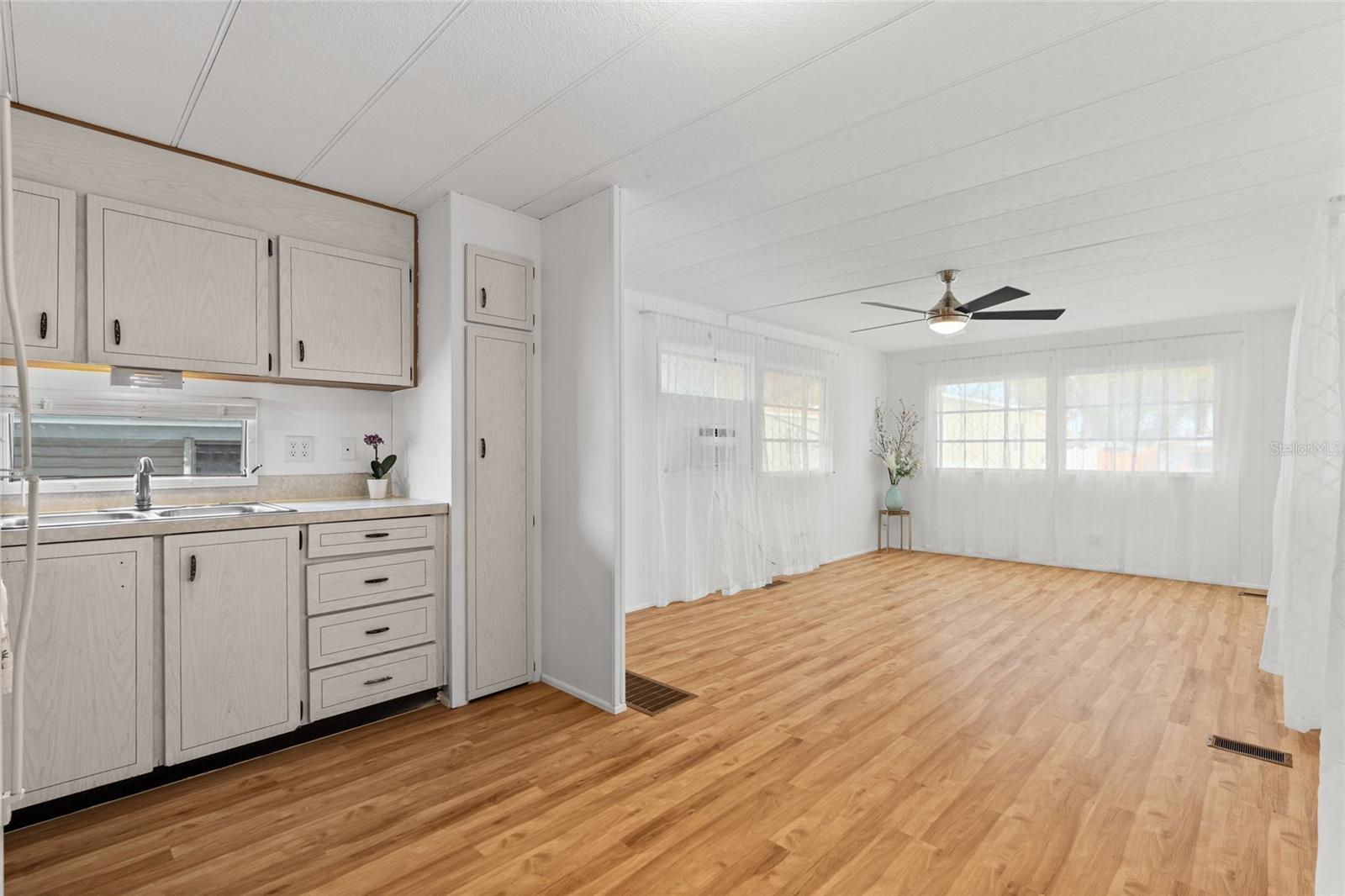 Image 9 of 26 For 1012 50th Ave Plaza W