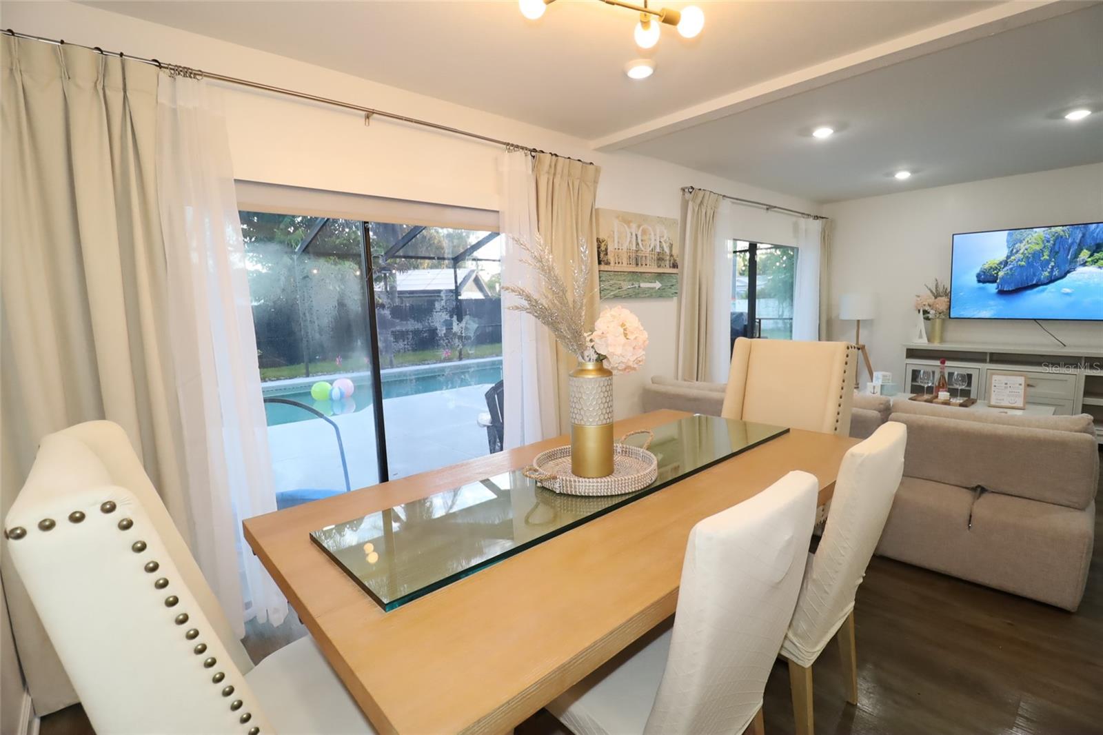 Listing photo id 8 for 15401 Deerglen Drive