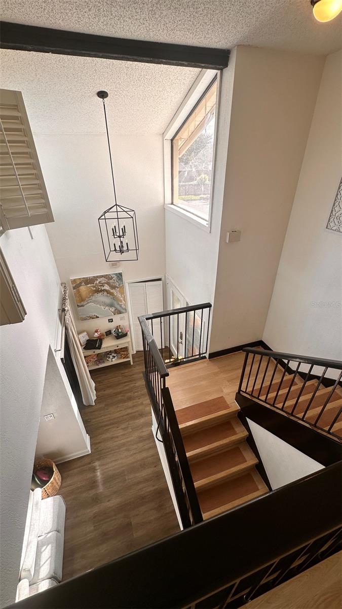 Listing photo id 12 for 15401 Deerglen Drive