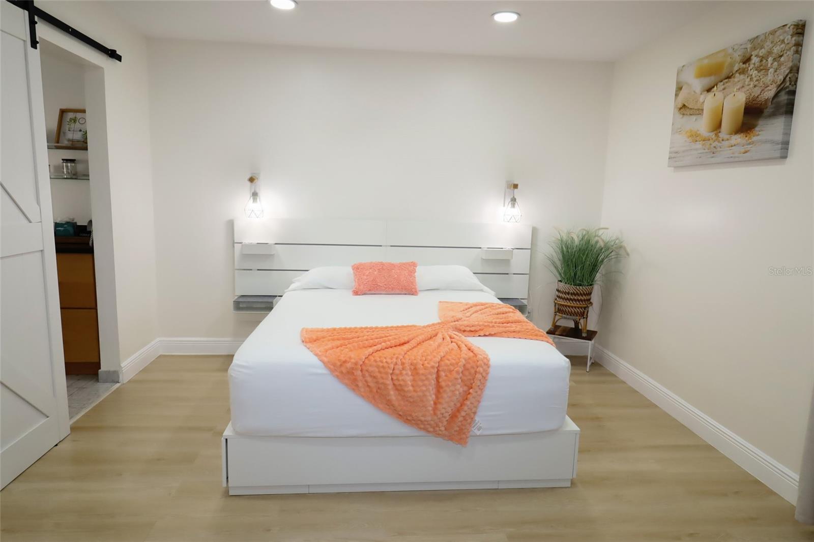 Listing photo id 13 for 15401 Deerglen Drive