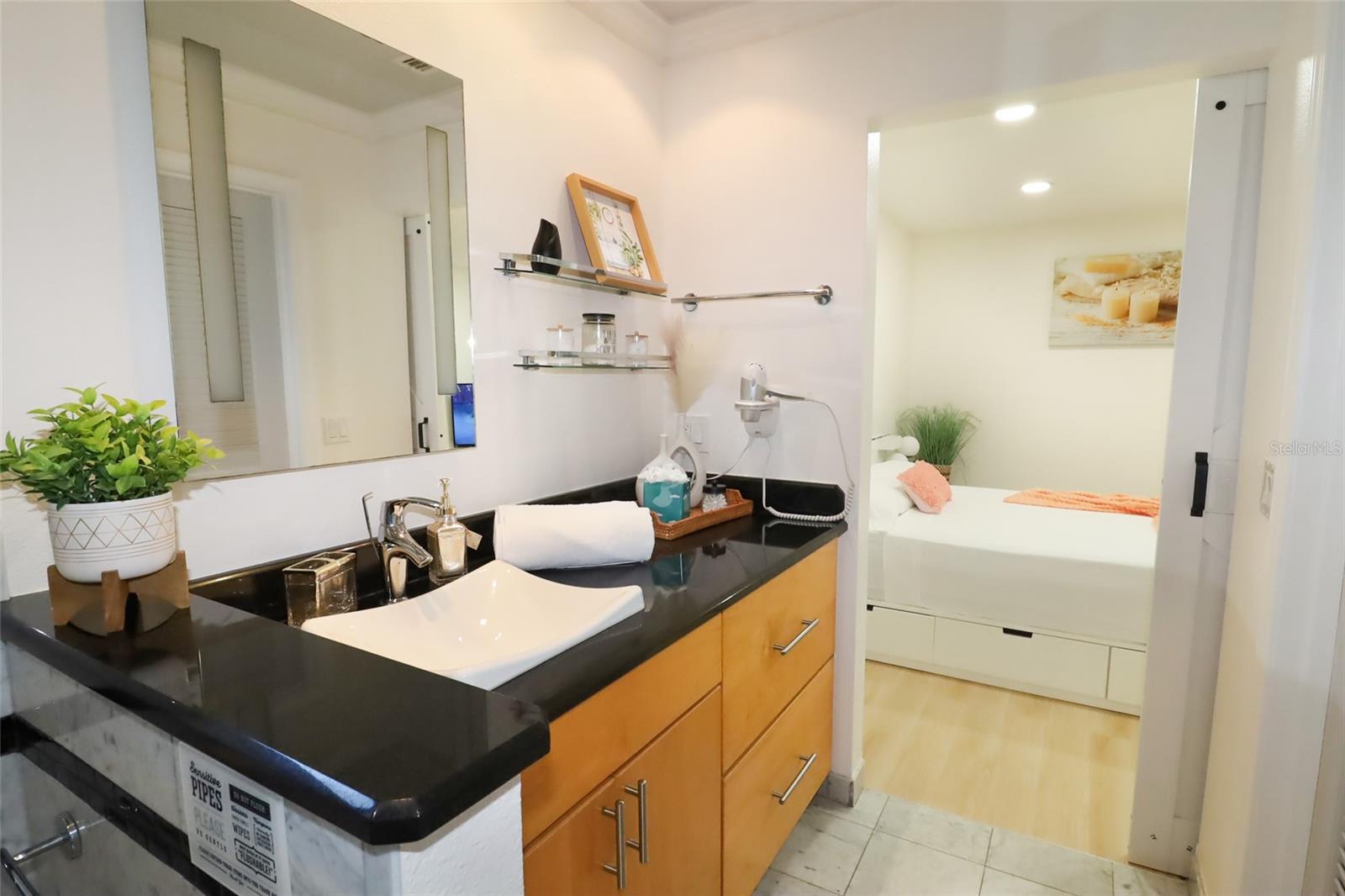 Listing photo id 16 for 15401 Deerglen Drive