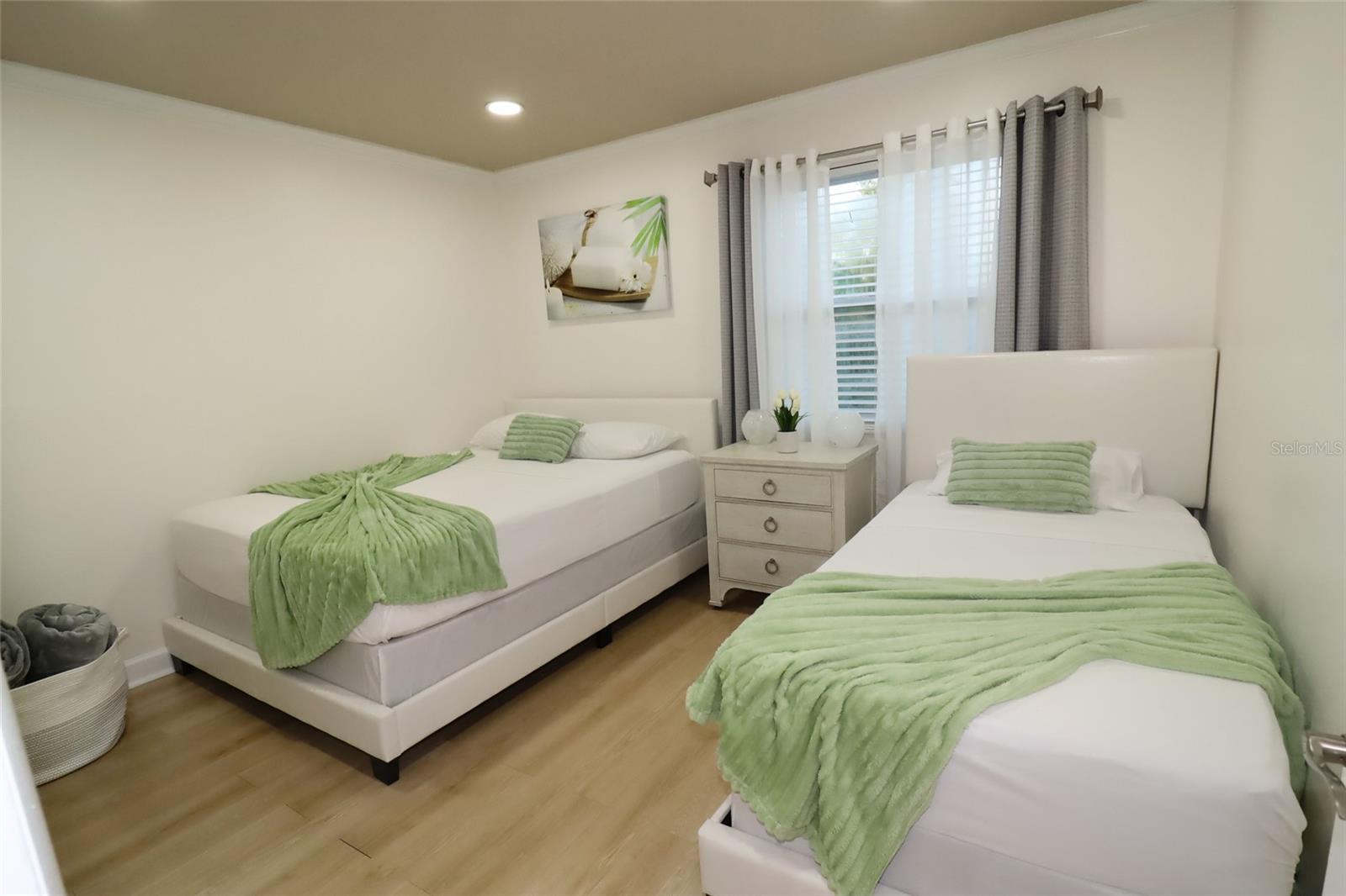 Listing photo id 17 for 15401 Deerglen Drive