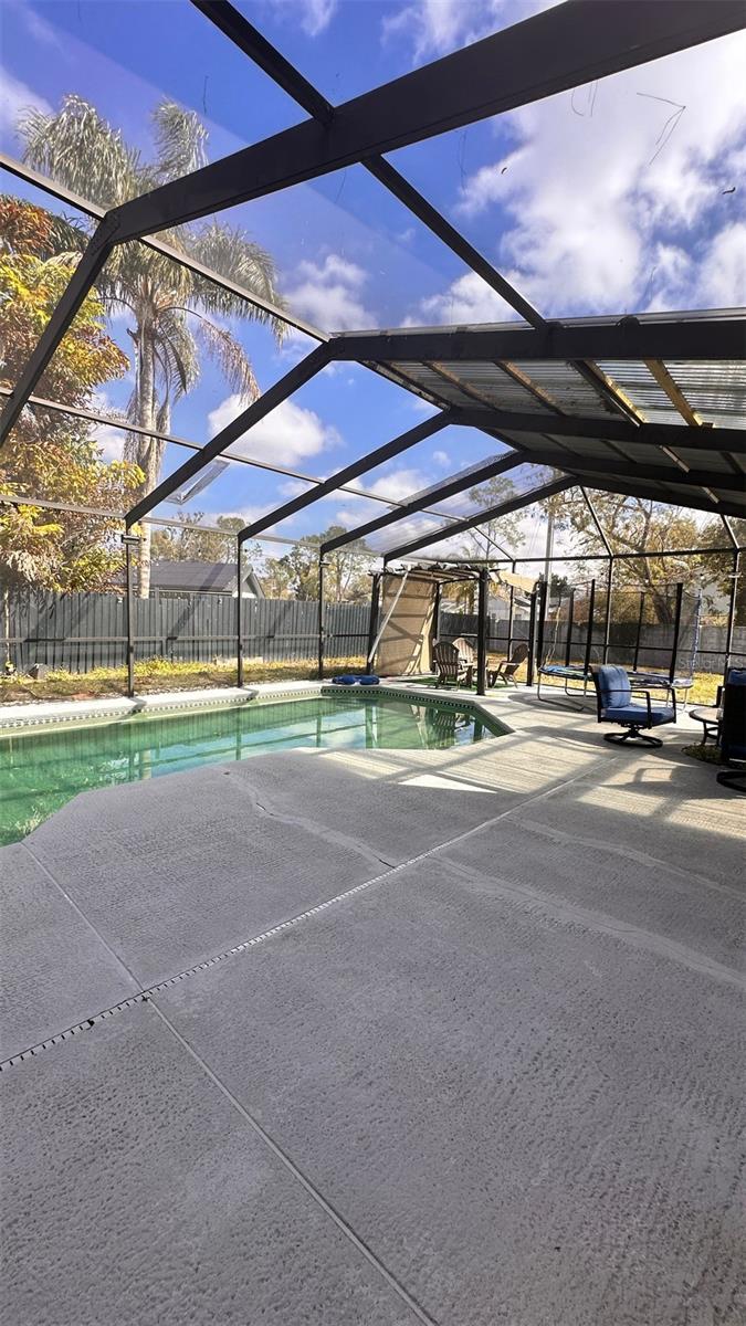 Listing photo id 23 for 15401 Deerglen Drive