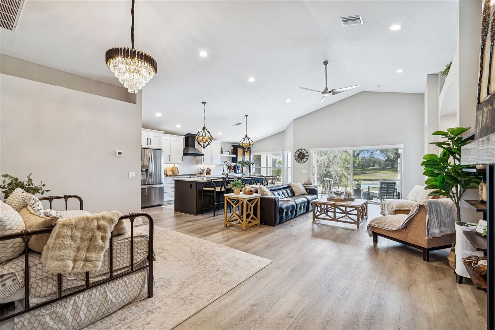 Listing photo id 8 for 18617 Le Dauphine Place