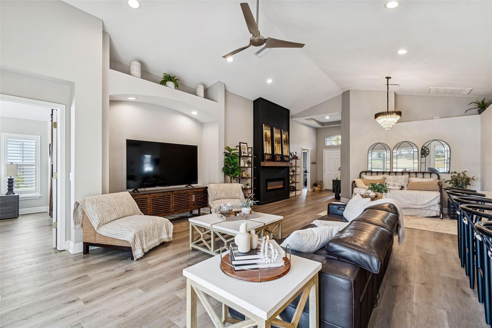 Listing photo id 16 for 18617 Le Dauphine Place