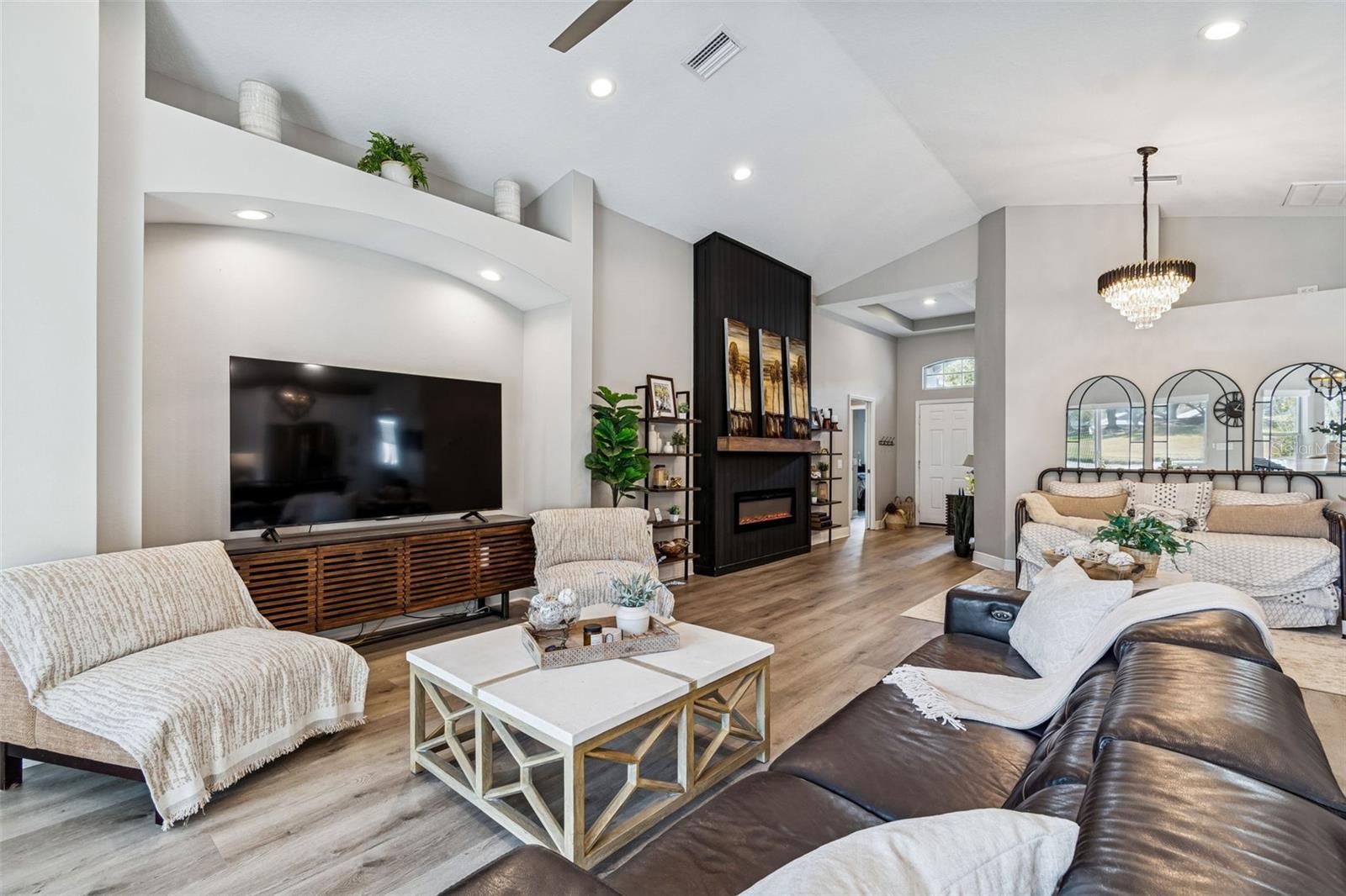 Listing photo id 17 for 18617 Le Dauphine Place