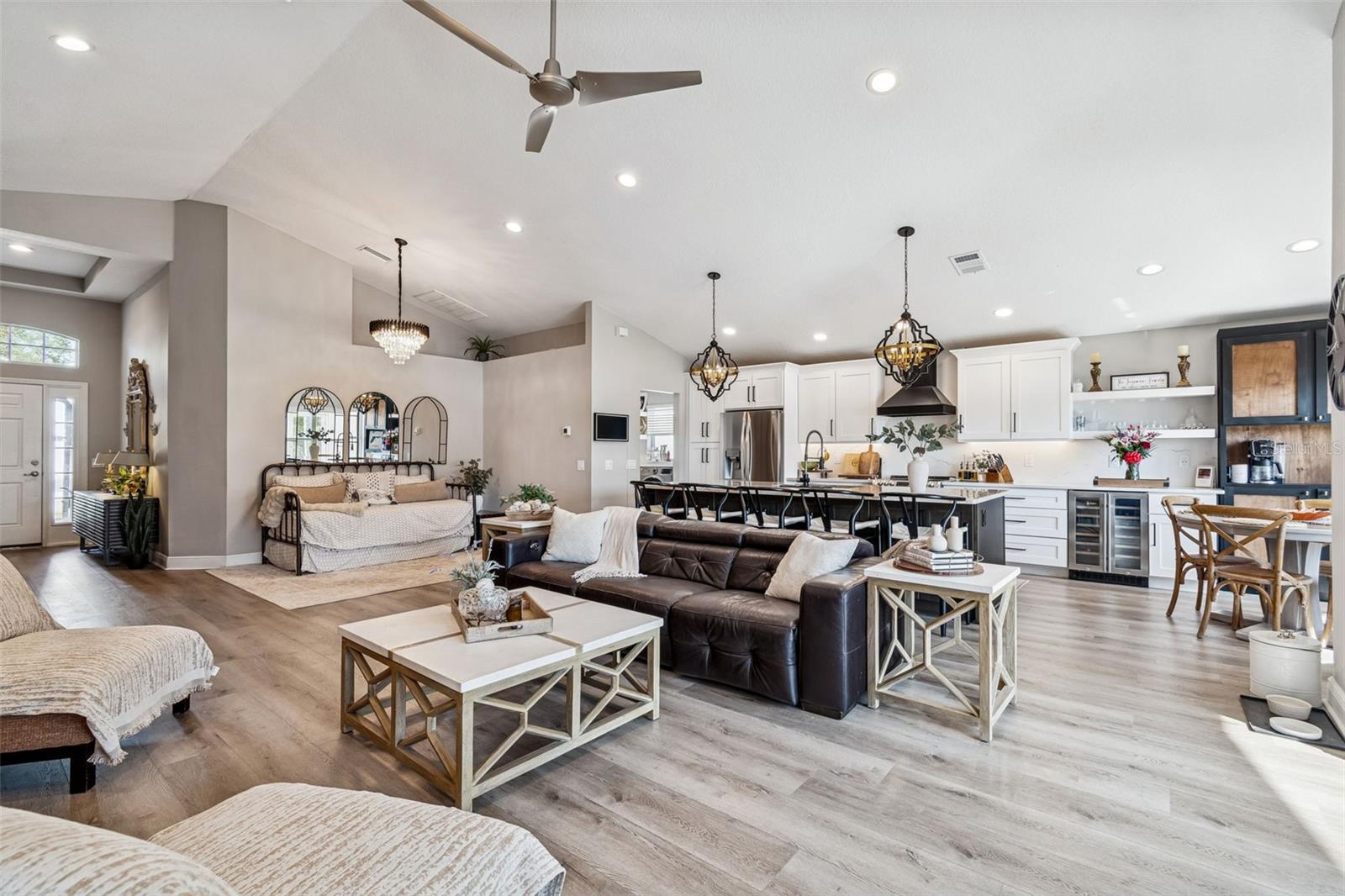 Listing photo id 18 for 18617 Le Dauphine Place