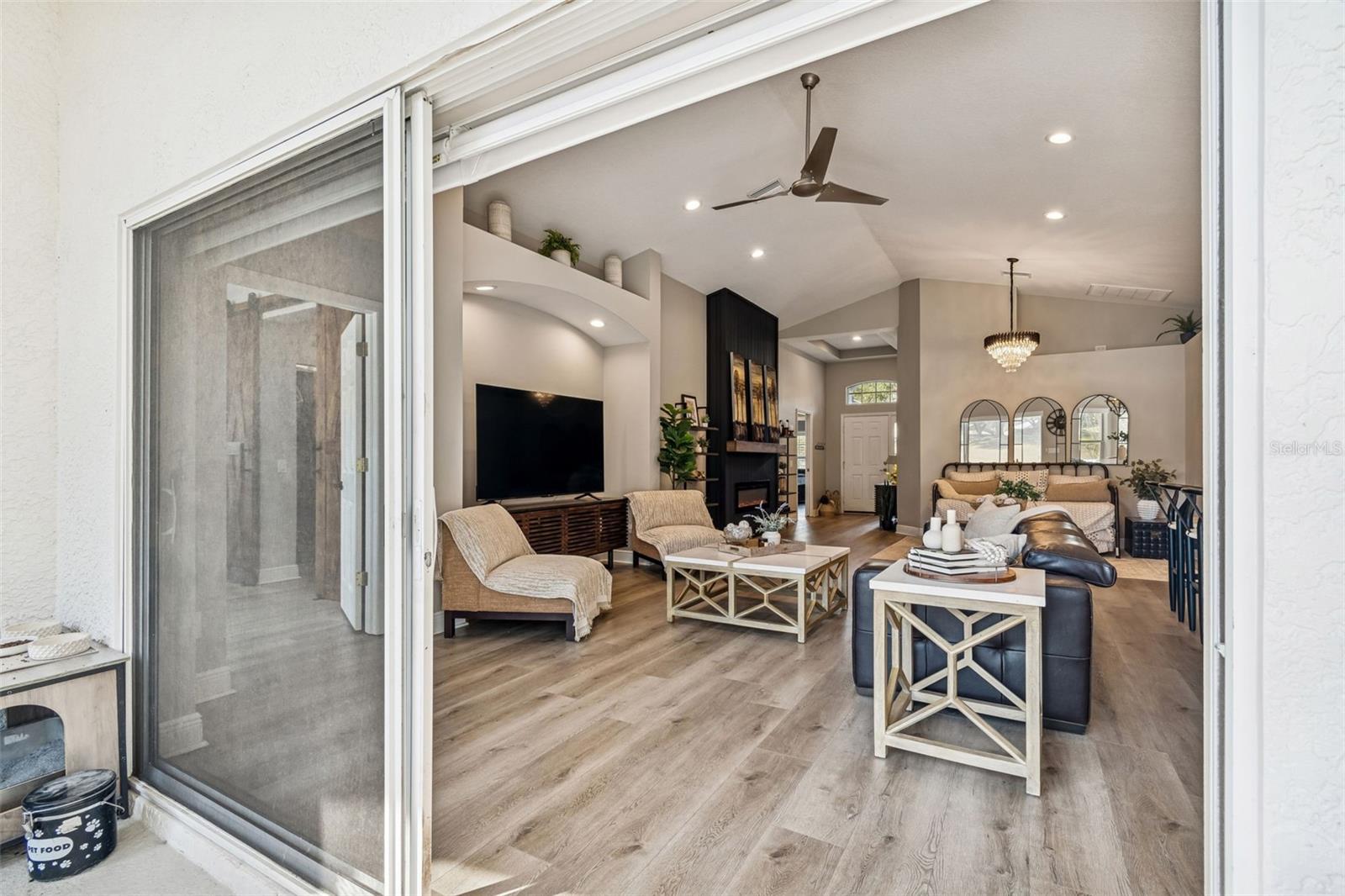 Listing photo id 21 for 18617 Le Dauphine Place