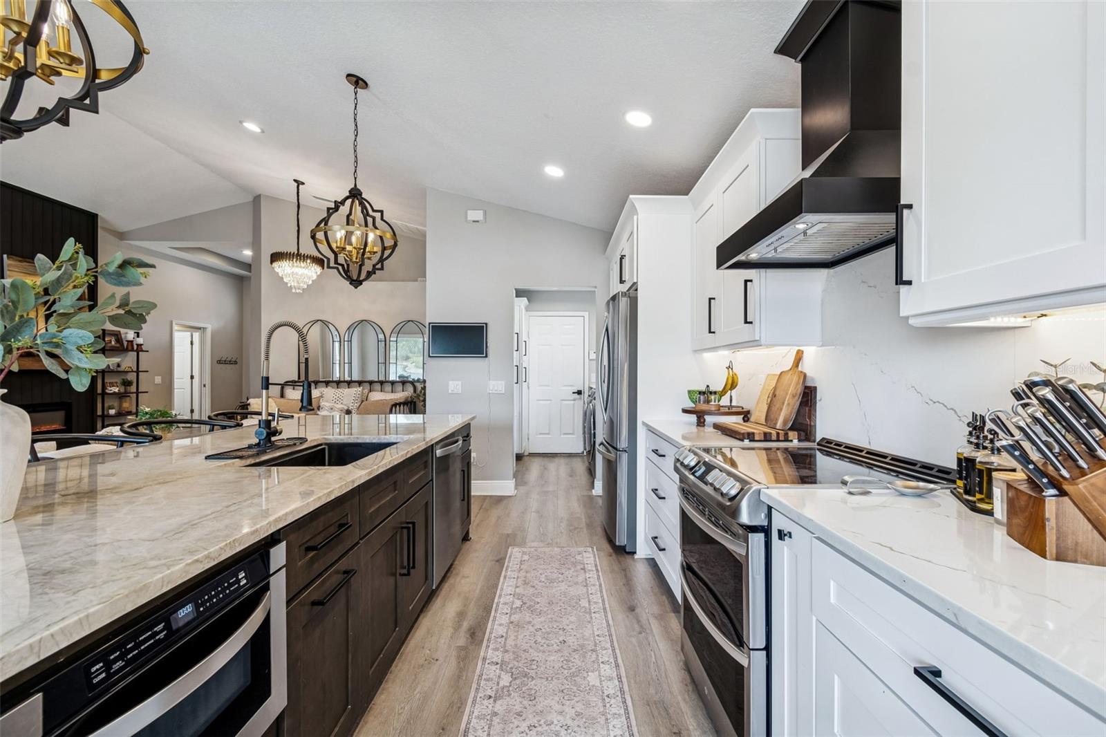 Listing photo id 26 for 18617 Le Dauphine Place