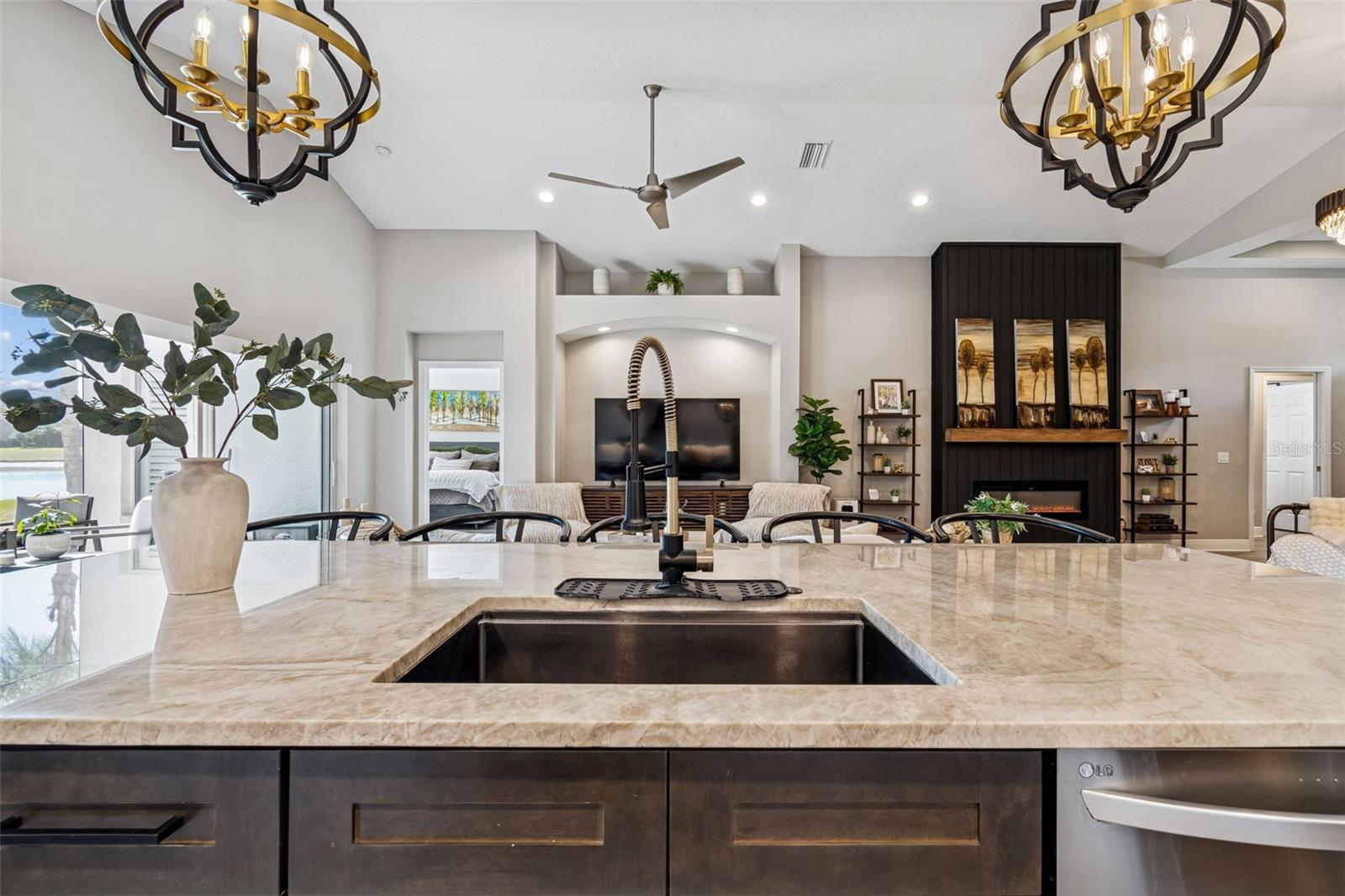 Listing photo id 29 for 18617 Le Dauphine Place