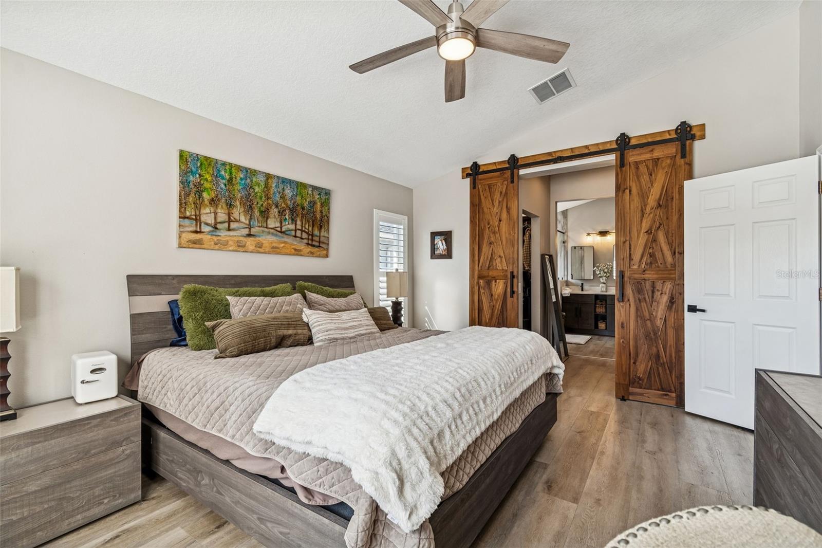 Listing photo id 39 for 18617 Le Dauphine Place