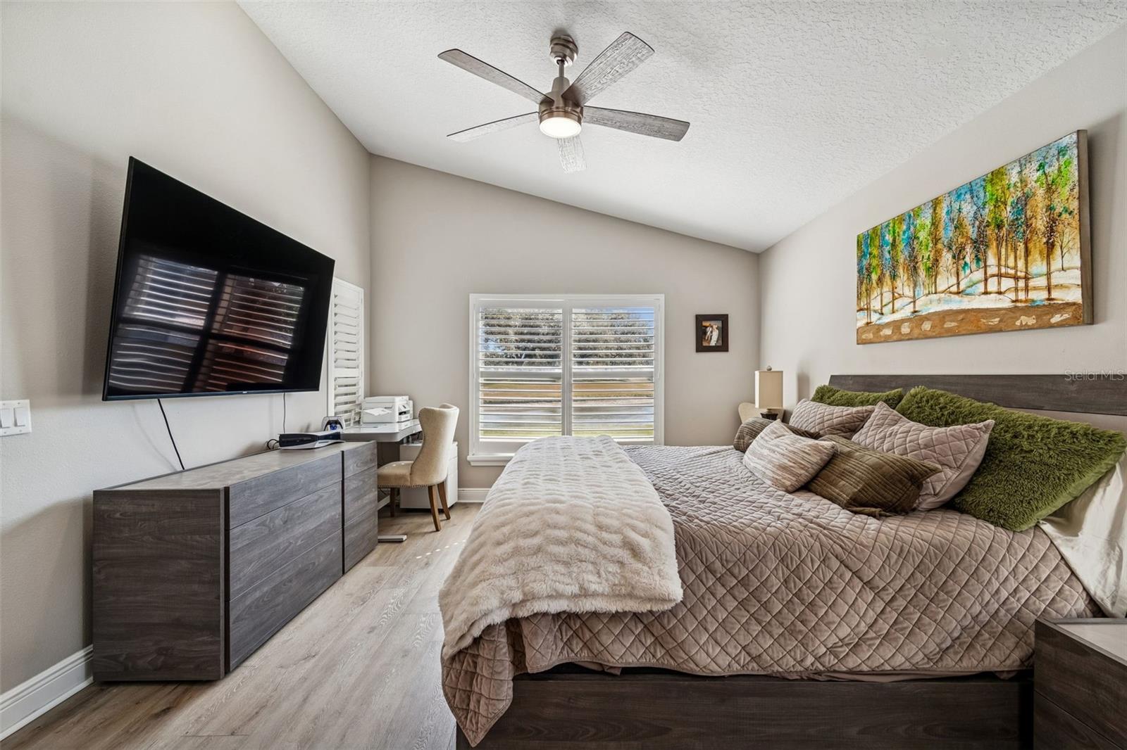 Listing photo id 40 for 18617 Le Dauphine Place