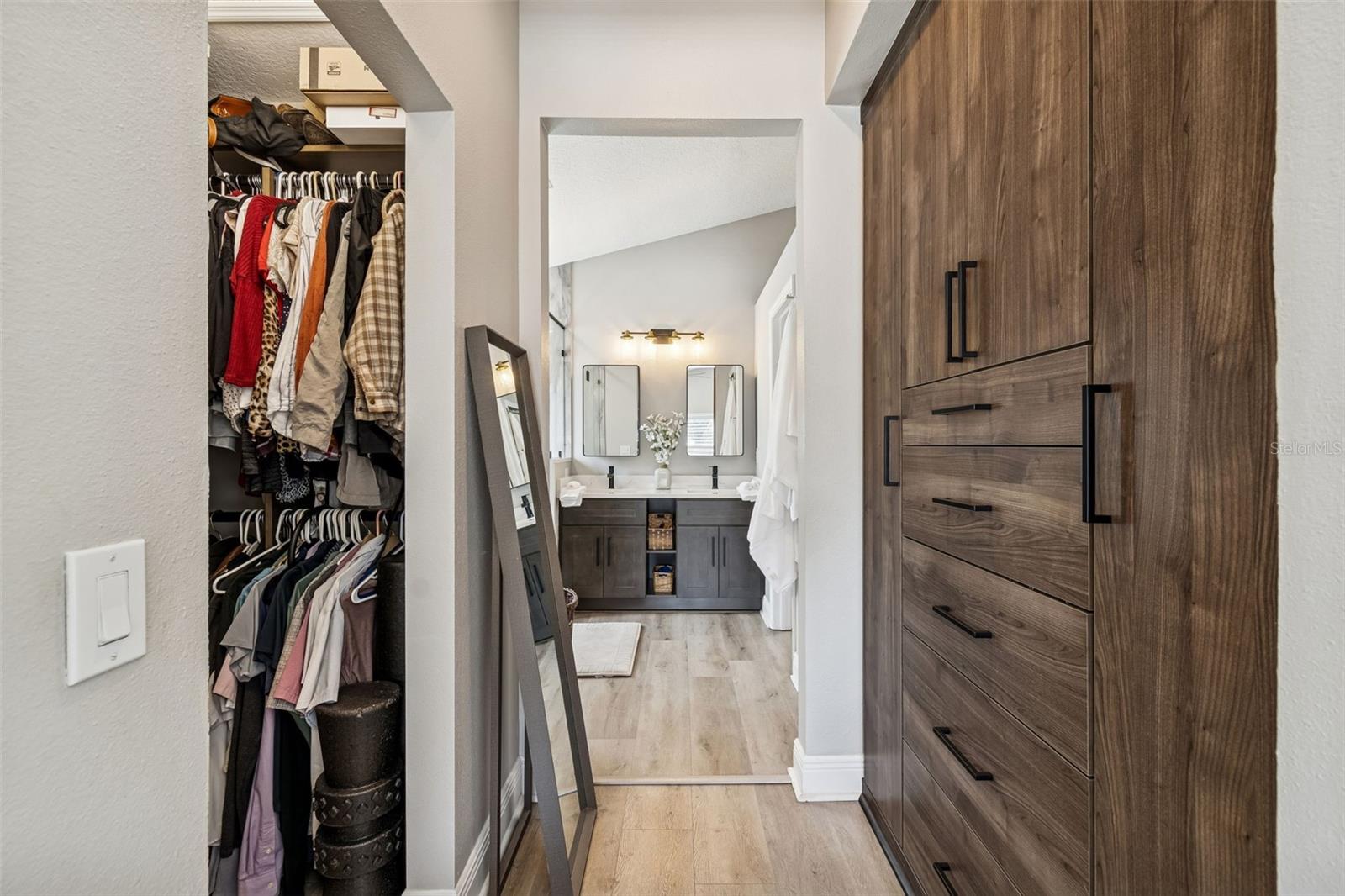 Listing photo id 41 for 18617 Le Dauphine Place