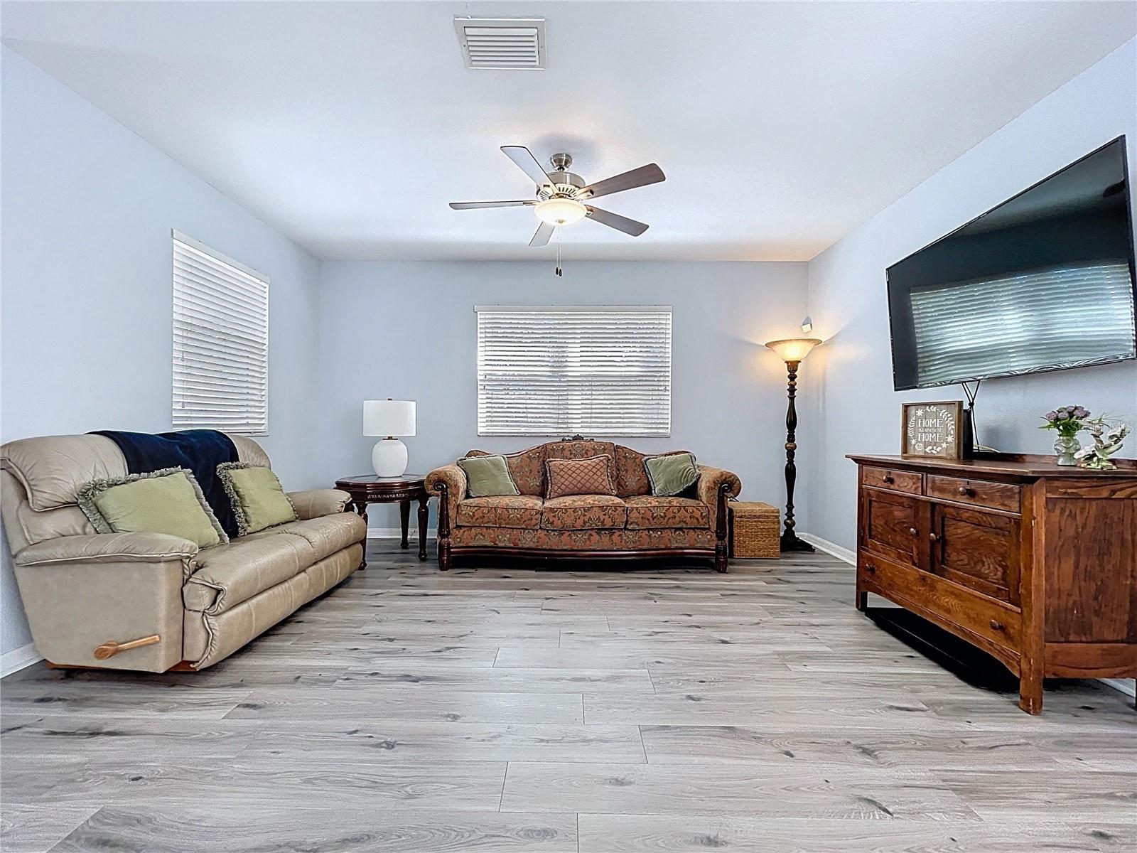 Image 19 of 74 For 4594 Lisette Circle