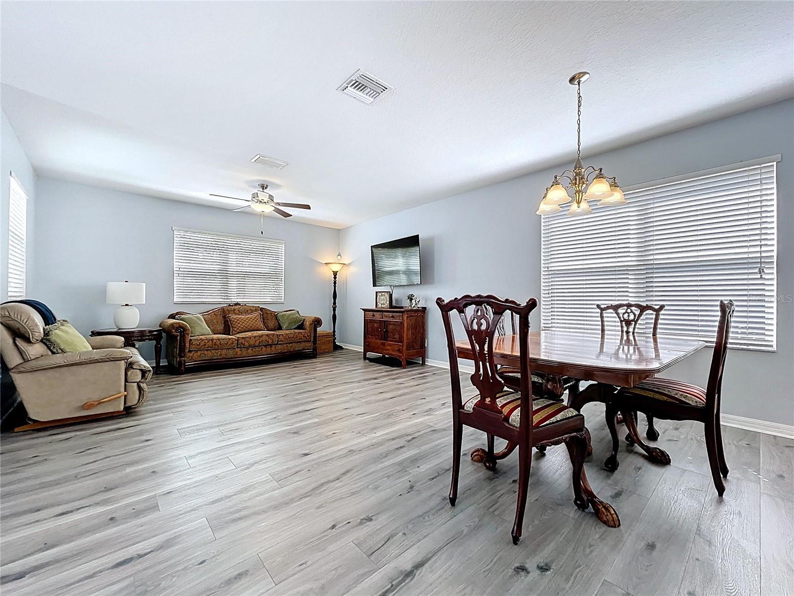 Image 22 of 74 For 4594 Lisette Circle