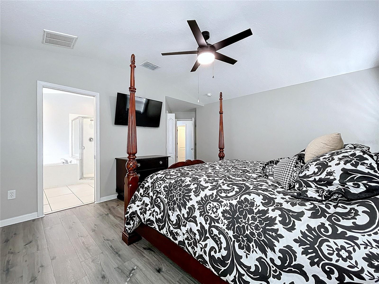 Image 32 of 74 For 4594 Lisette Circle