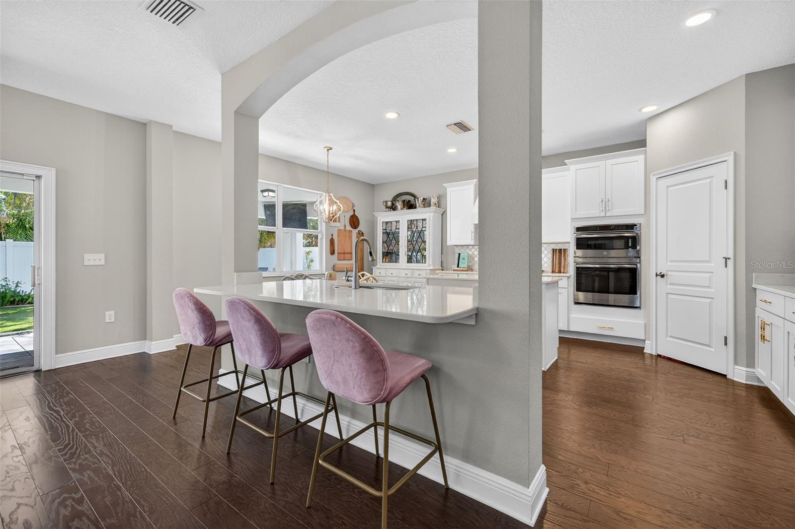 Listing photo id 14 for 4012 Bay To Bay Boulevard