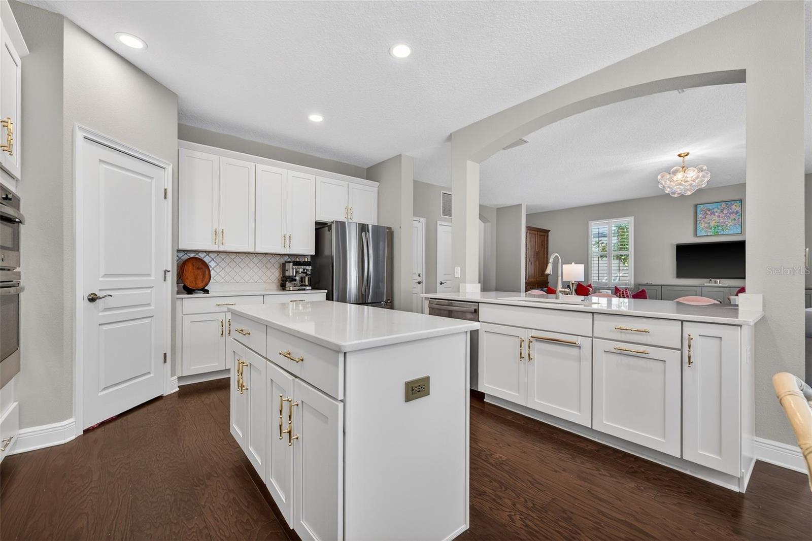 Listing photo id 15 for 4012 Bay To Bay Boulevard