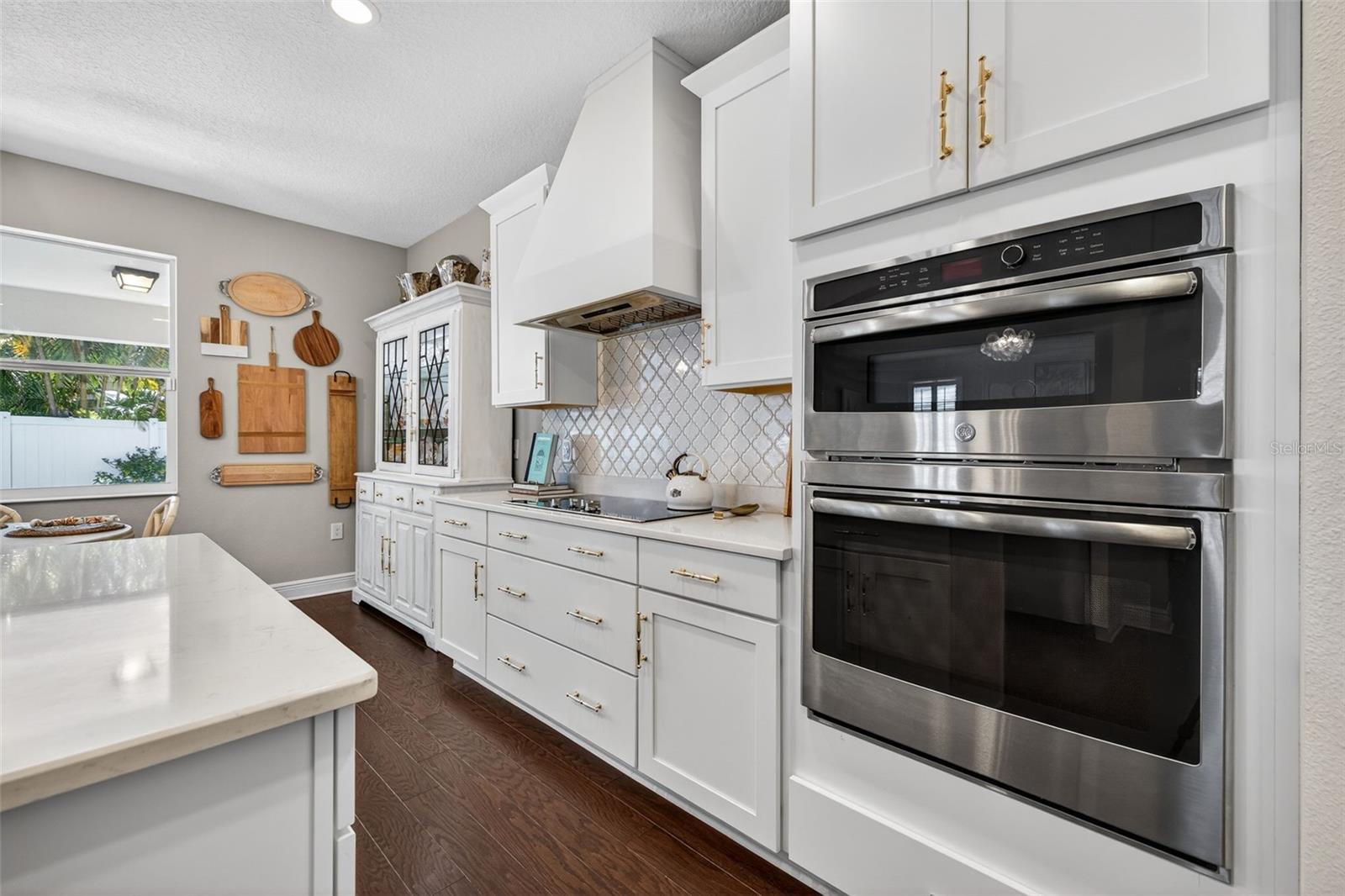 Listing photo id 16 for 4012 Bay To Bay Boulevard