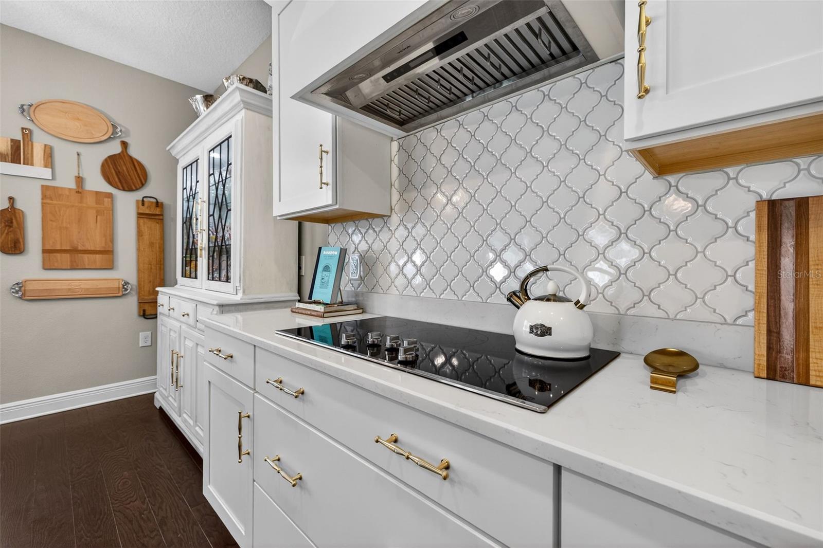 Listing photo id 17 for 4012 Bay To Bay Boulevard