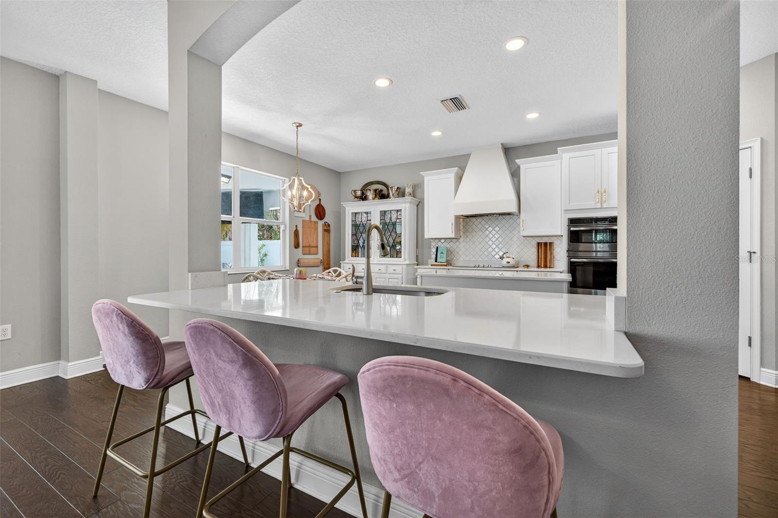 Listing photo id 18 for 4012 Bay To Bay Boulevard