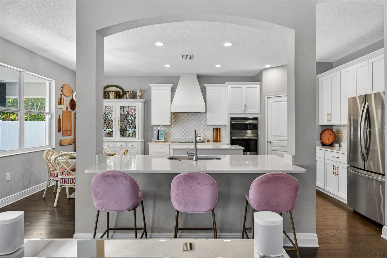 Listing photo id 19 for 4012 Bay To Bay Boulevard