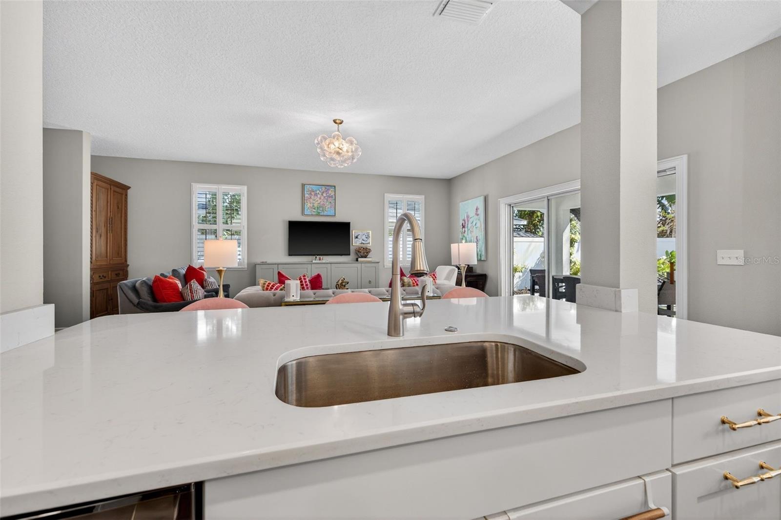 Listing photo id 21 for 4012 Bay To Bay Boulevard